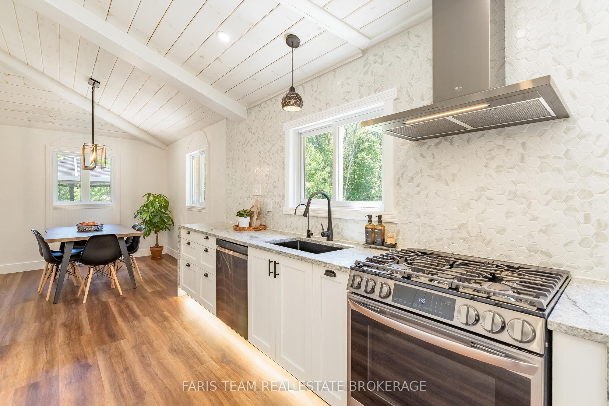 2087 Rumney Road Property Photo 11