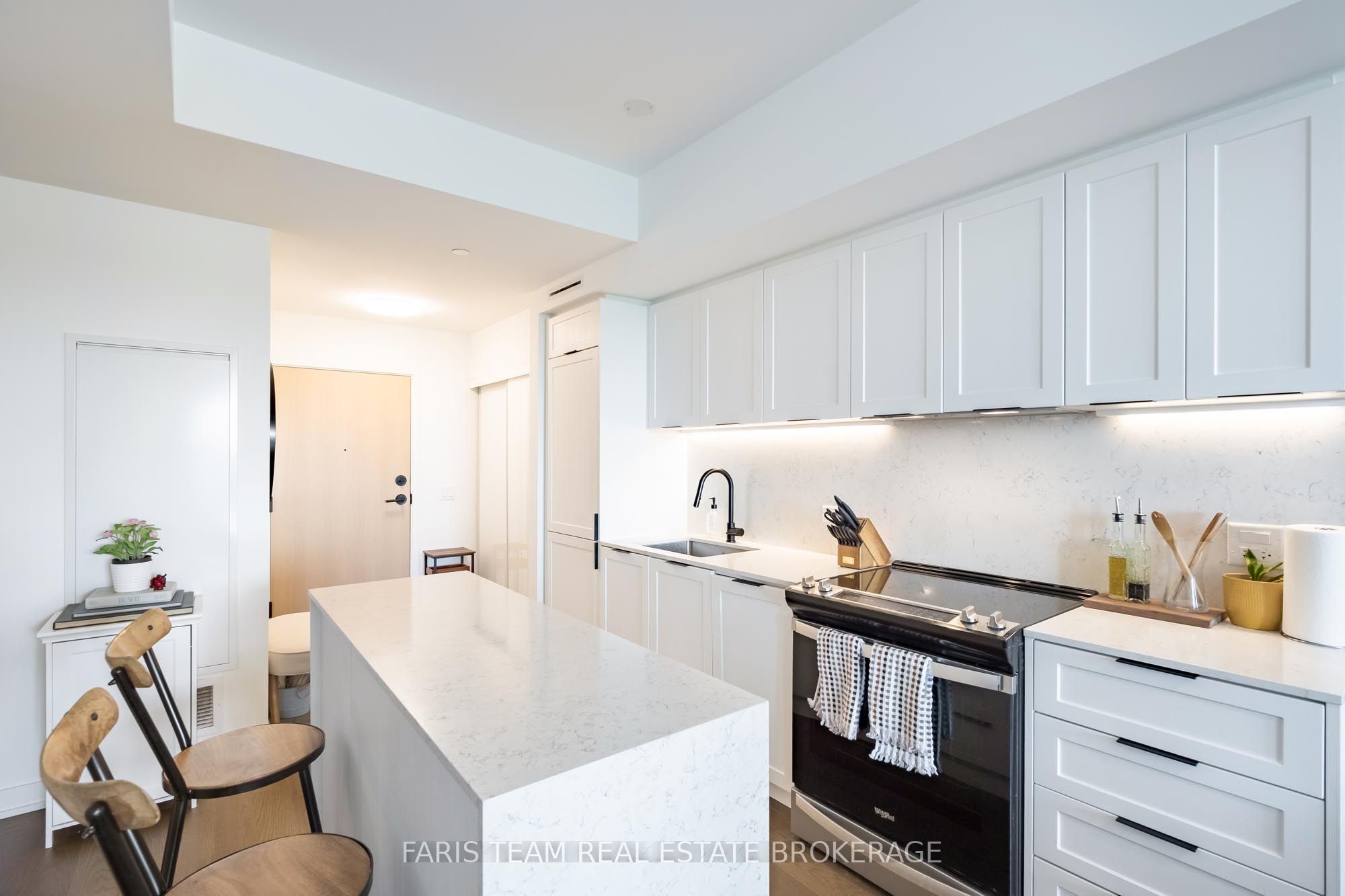 31 Huron Street 413 Property Photo 12
