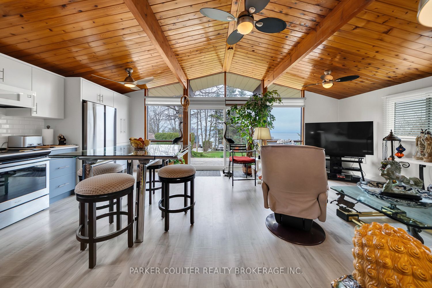 2238 Lakeshore Road E Property Photo 5