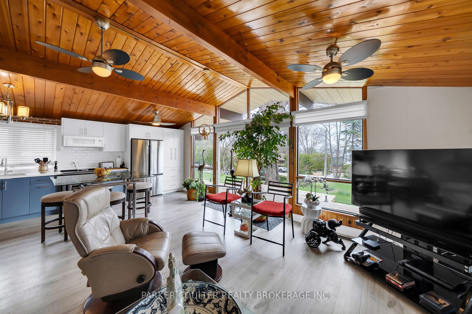 2238 Lakeshore Road E Property Photo 10