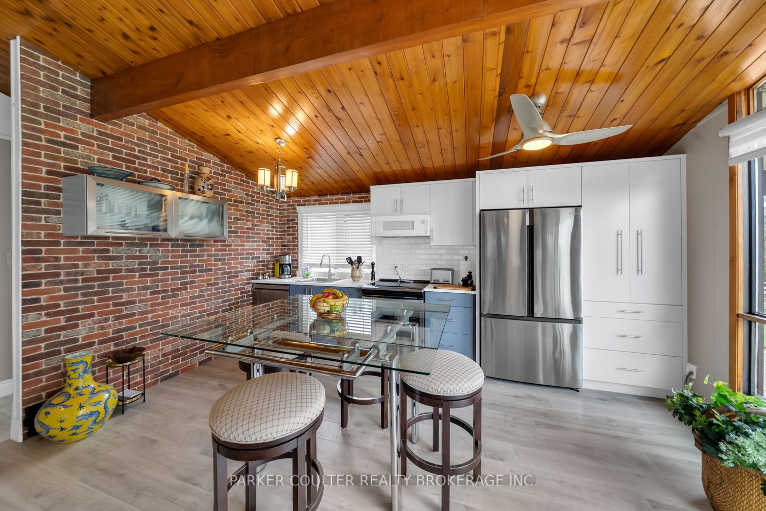 2238 Lakeshore Road E Property Photo 12