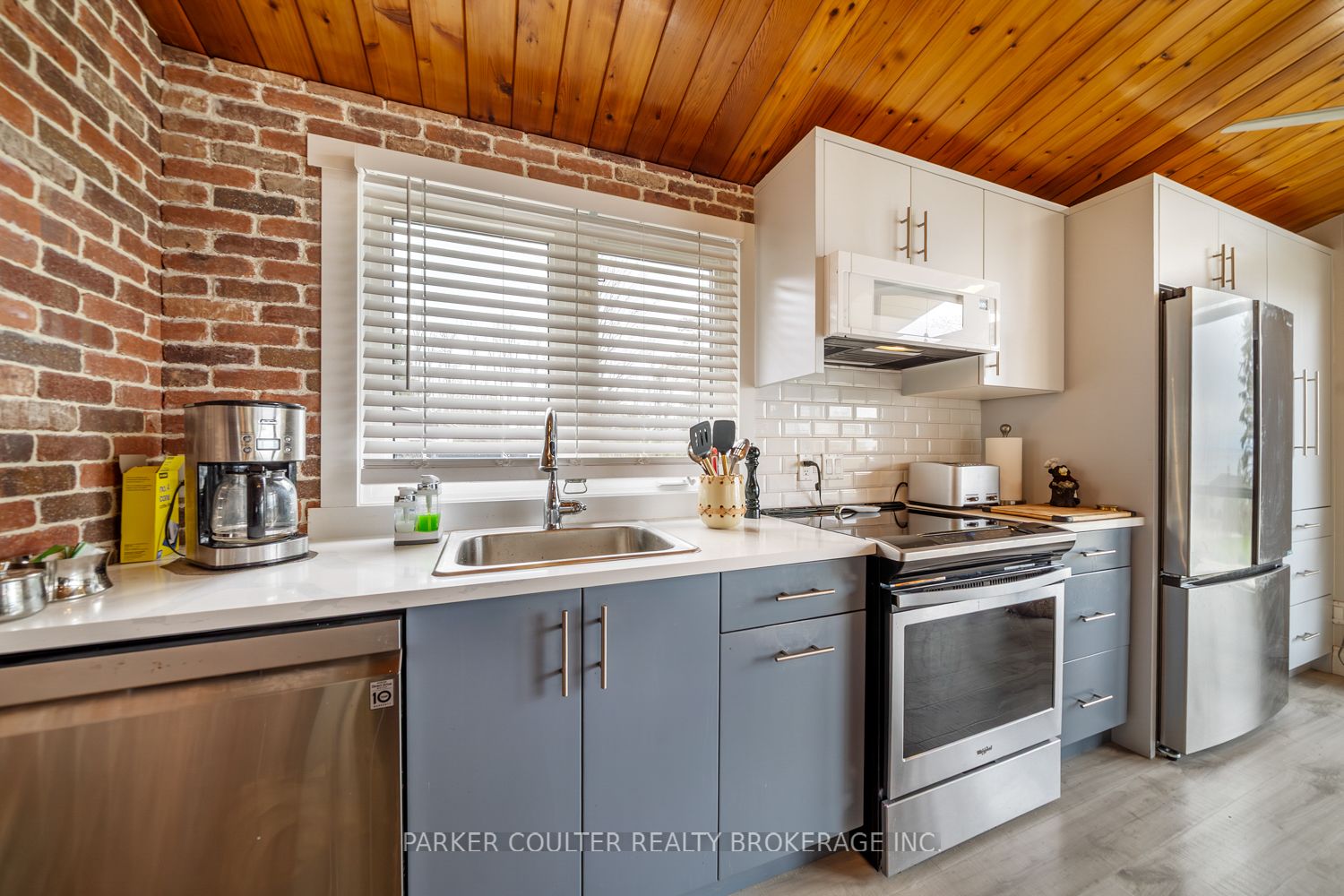 2238 Lakeshore Road E Property Photo 15