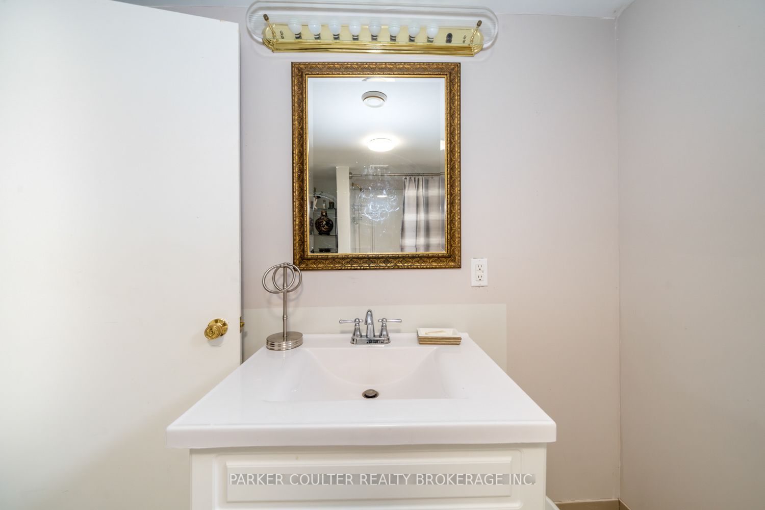 2238 Lakeshore Road E Property Photo 38