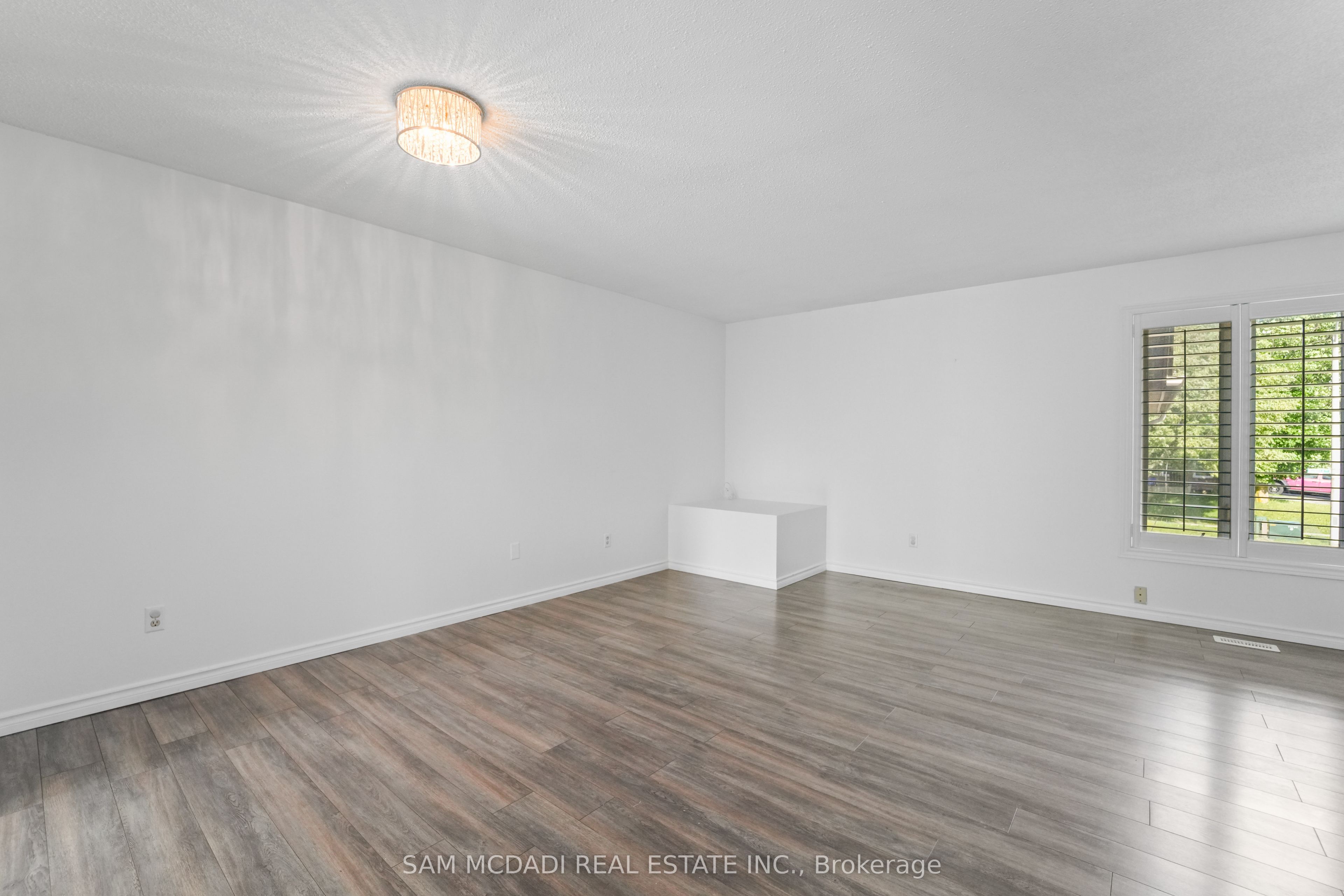 87 Rundle Crescent Property Photo 6