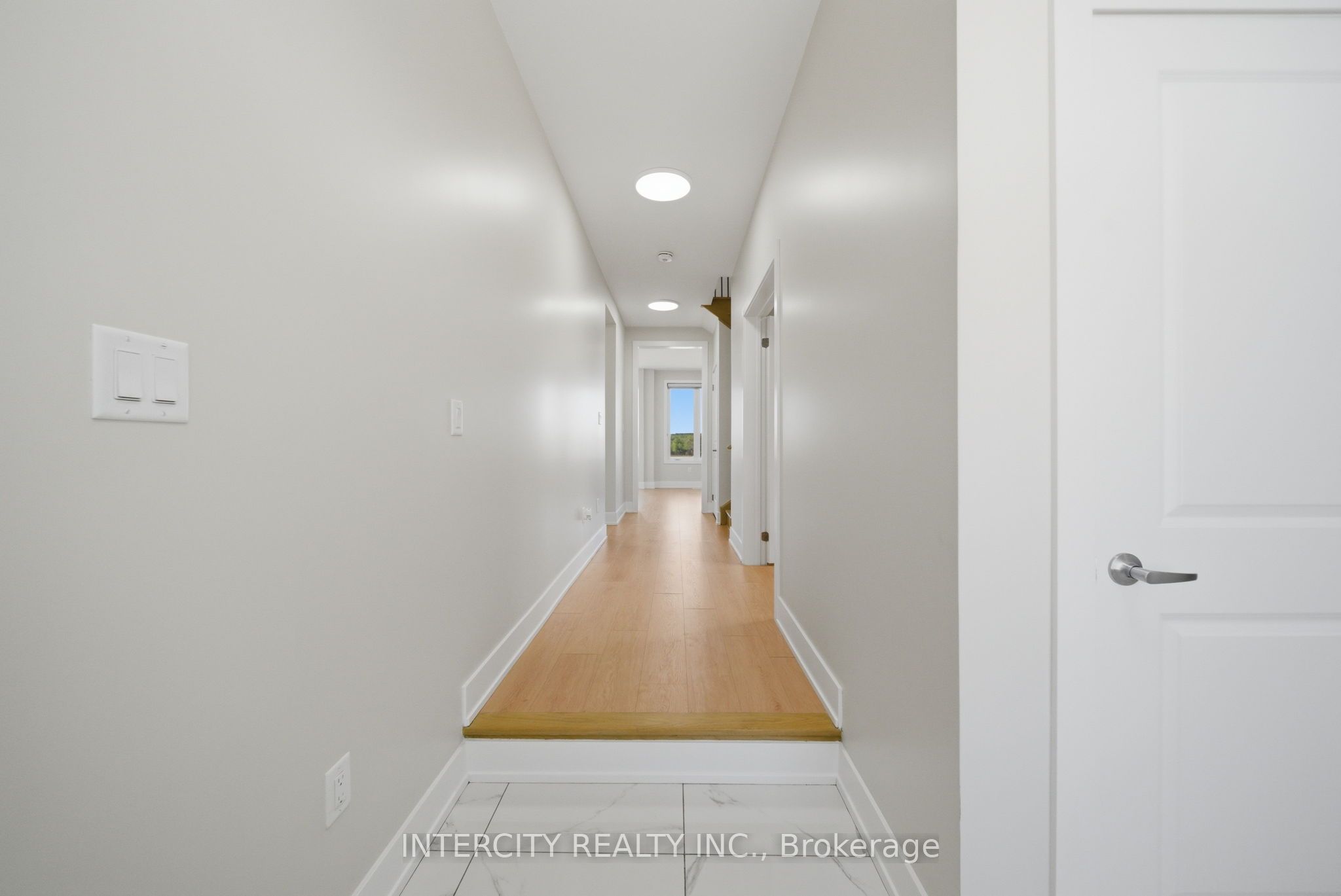 10 Kingsbury Trail Property Photo 3