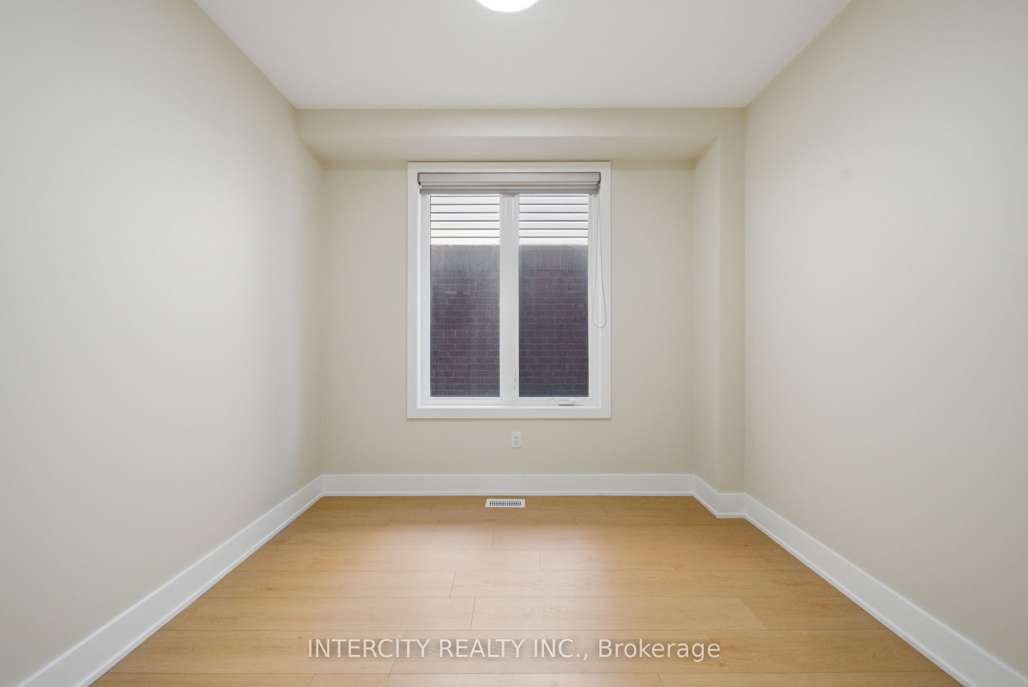 10 Kingsbury Trail Property Photo 6