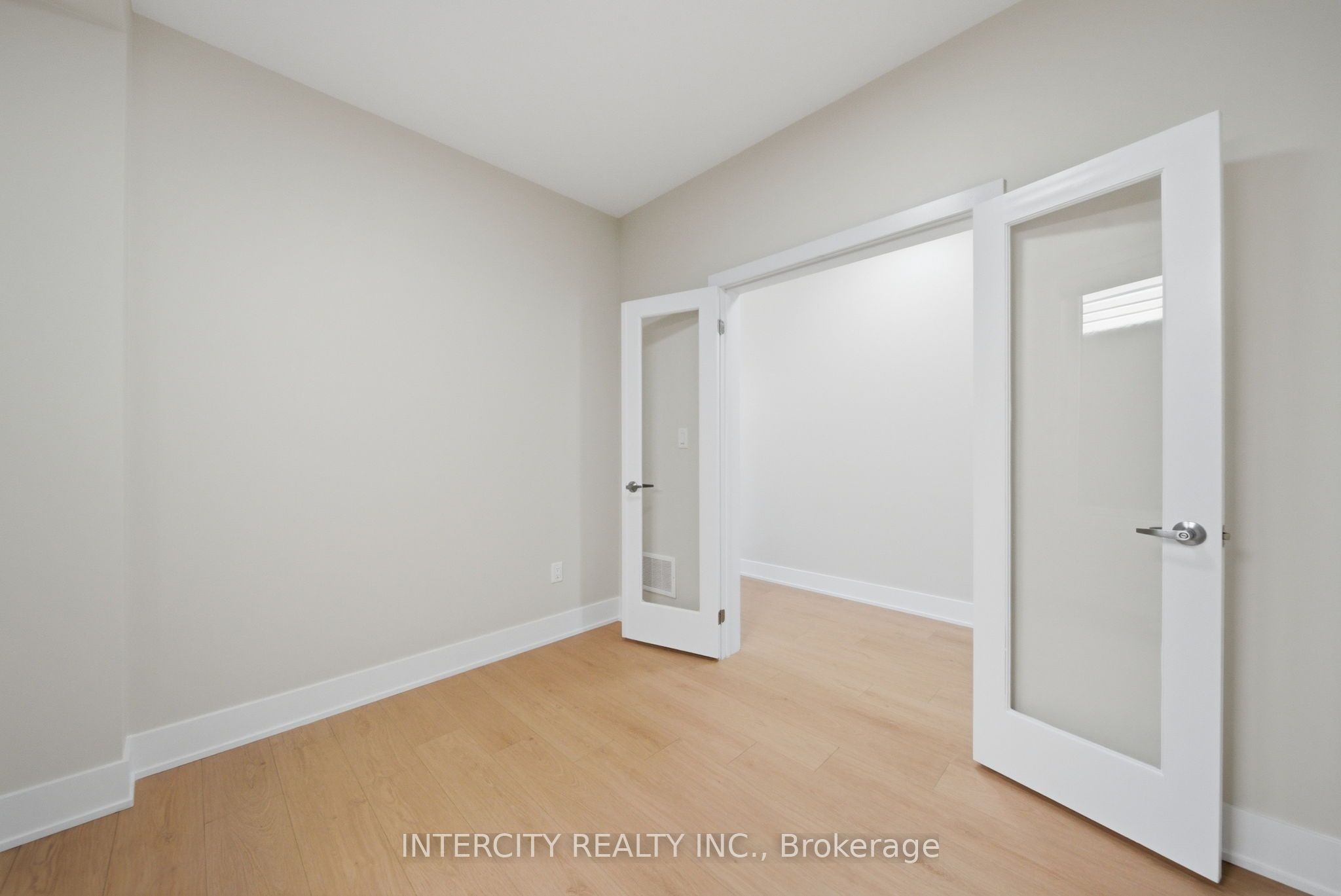 10 Kingsbury Trail Property Photo 7