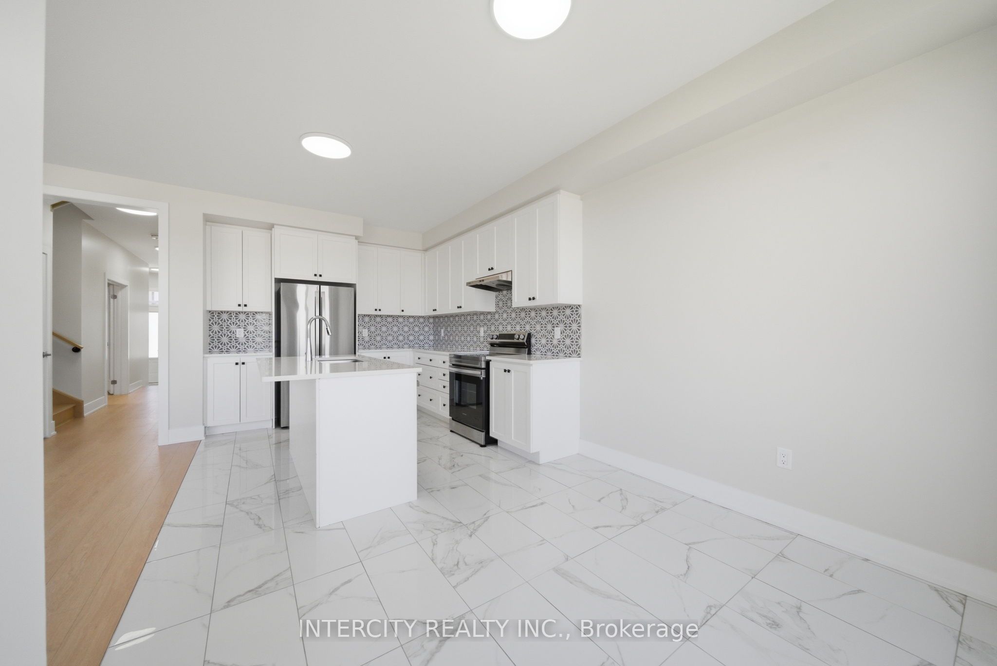 10 Kingsbury Trail Property Photo 14