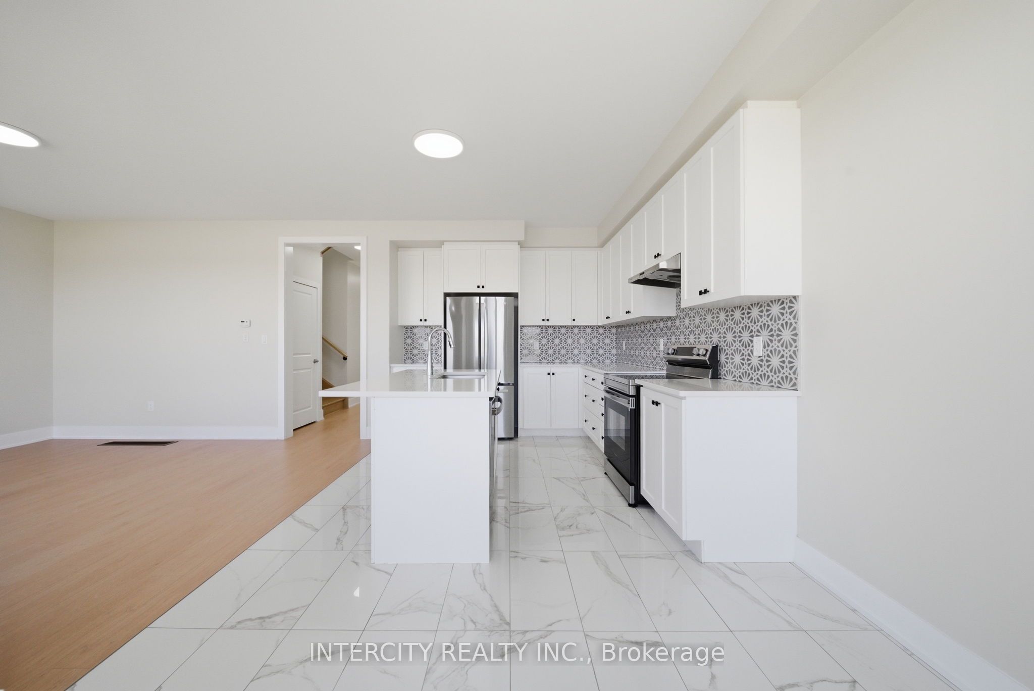10 Kingsbury Trail Property Photo 15