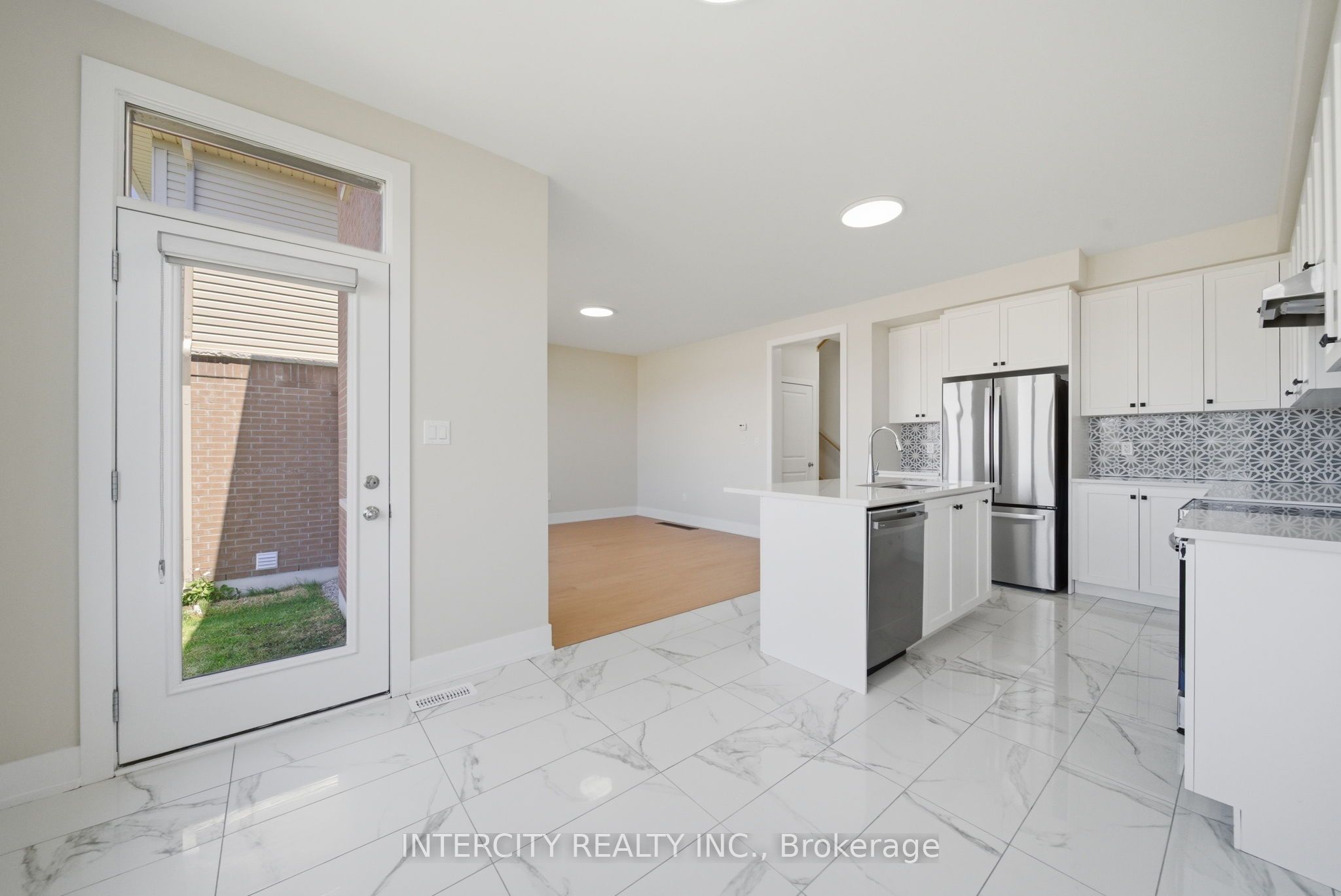 10 Kingsbury Trail Property Photo 20
