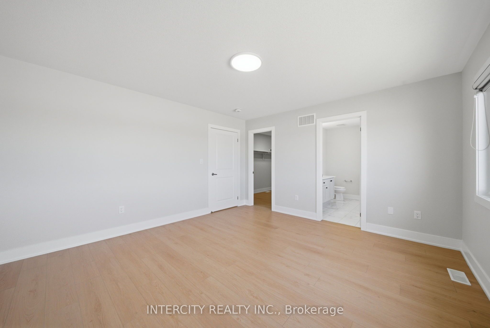 10 Kingsbury Trail Property Photo 31