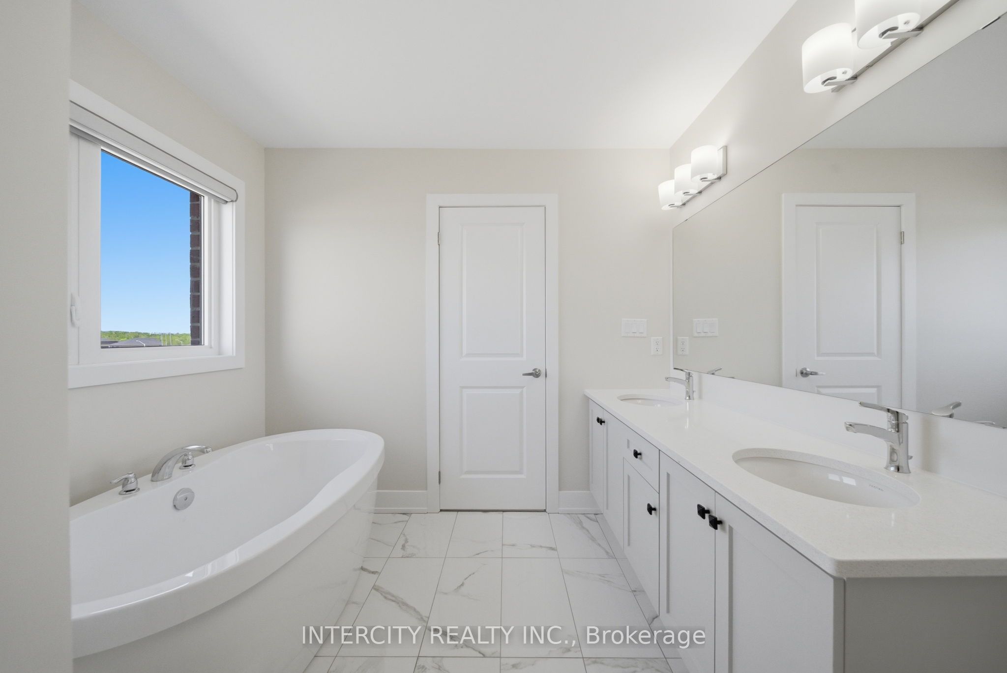 10 Kingsbury Trail Property Photo 34