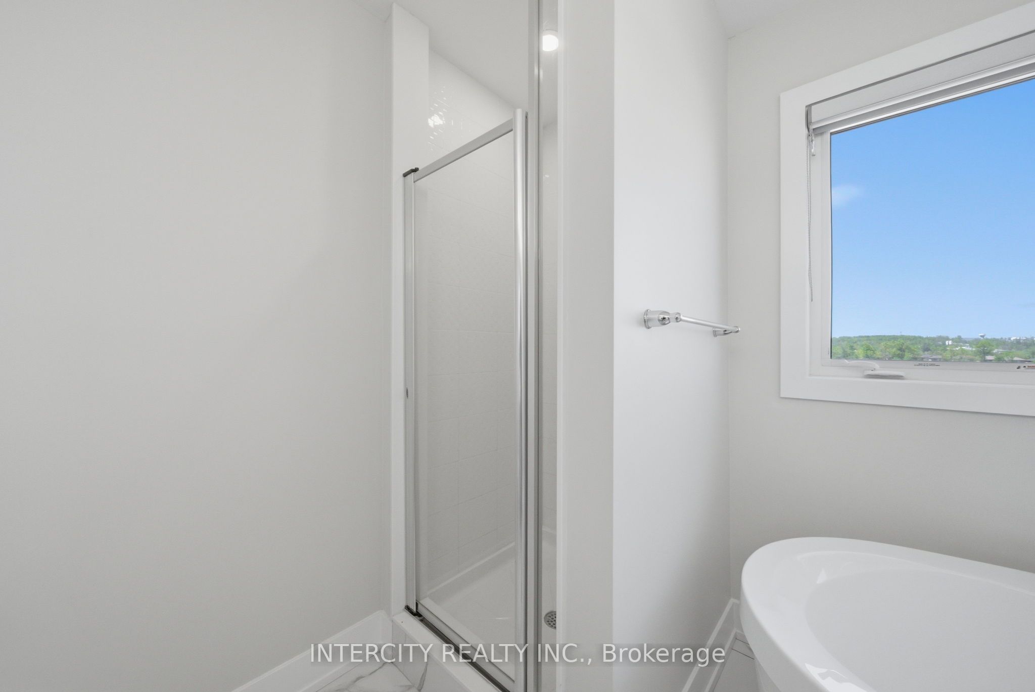 10 Kingsbury Trail Property Photo 35