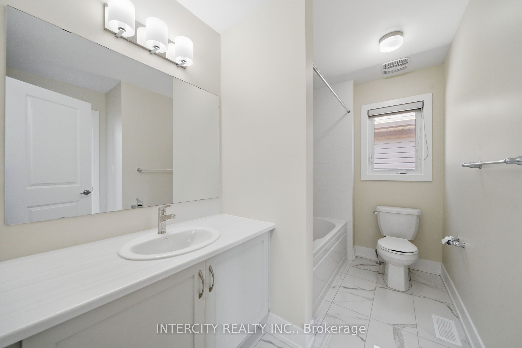 10 Kingsbury Trail Property Photo 41