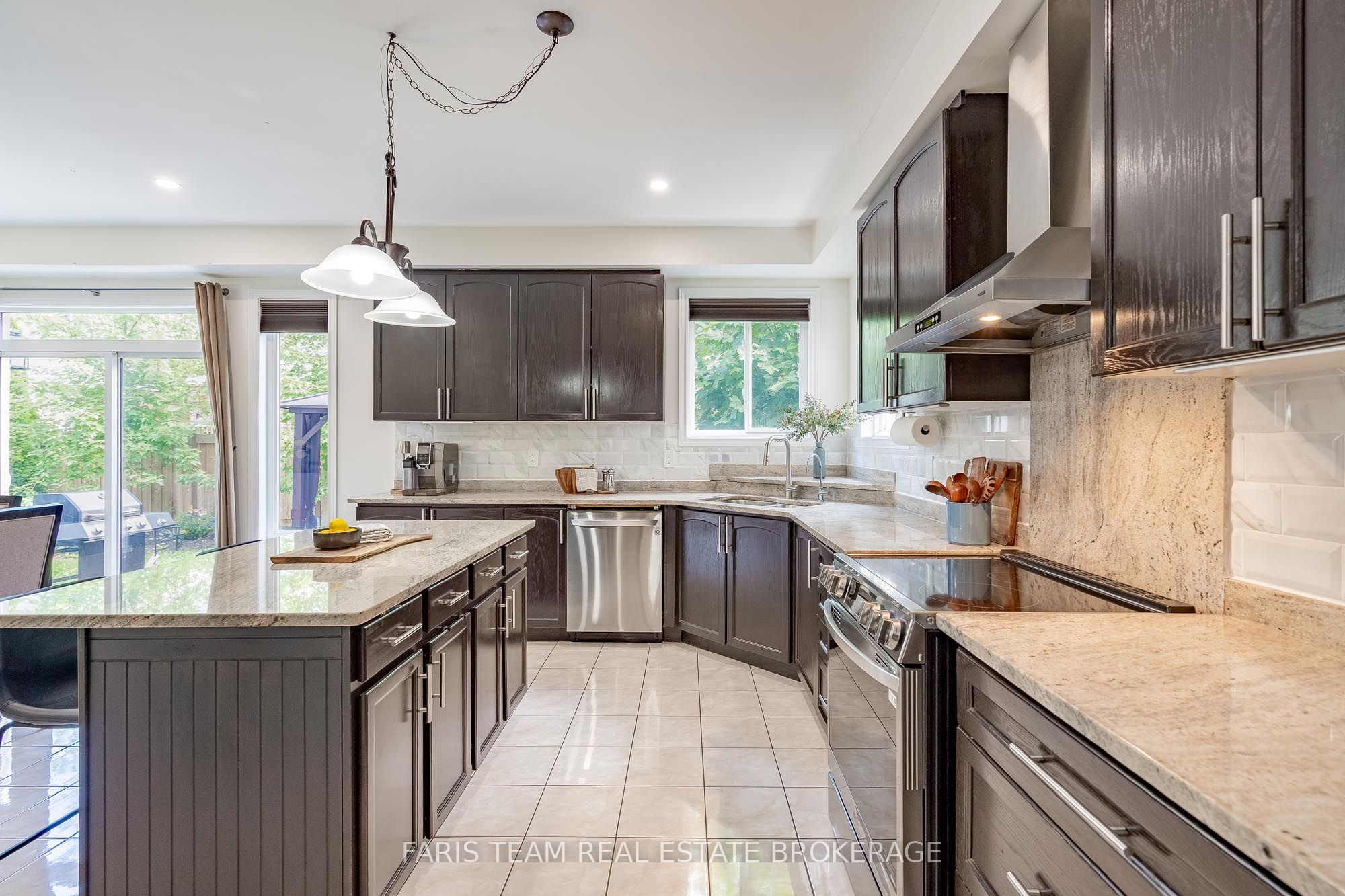 31 The Queensway Property Photo 6