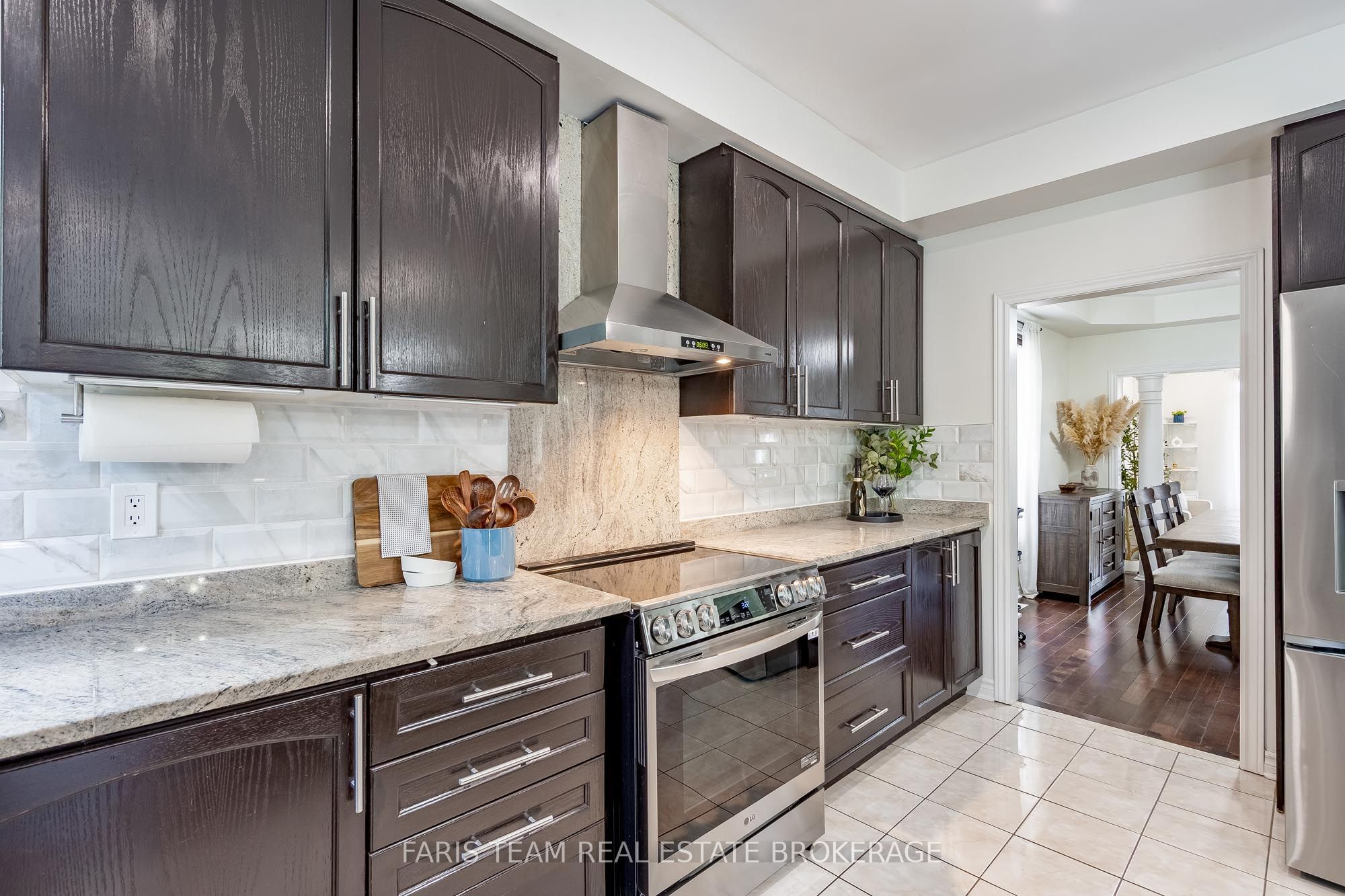 31 The Queensway Property Photo 9