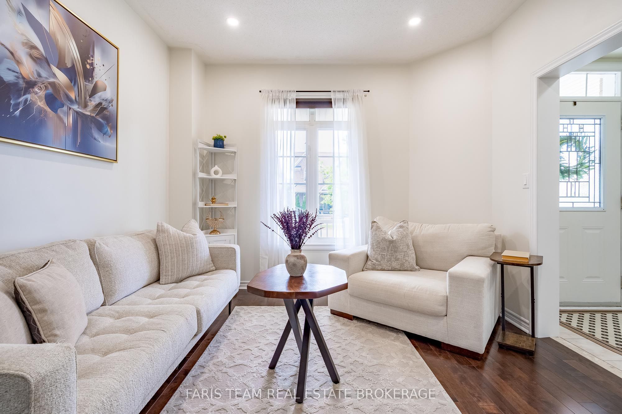 31 The Queensway Property Photo 15
