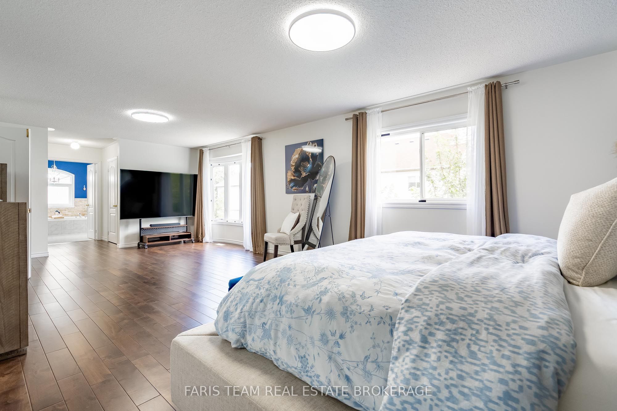 31 The Queensway Property Photo 23