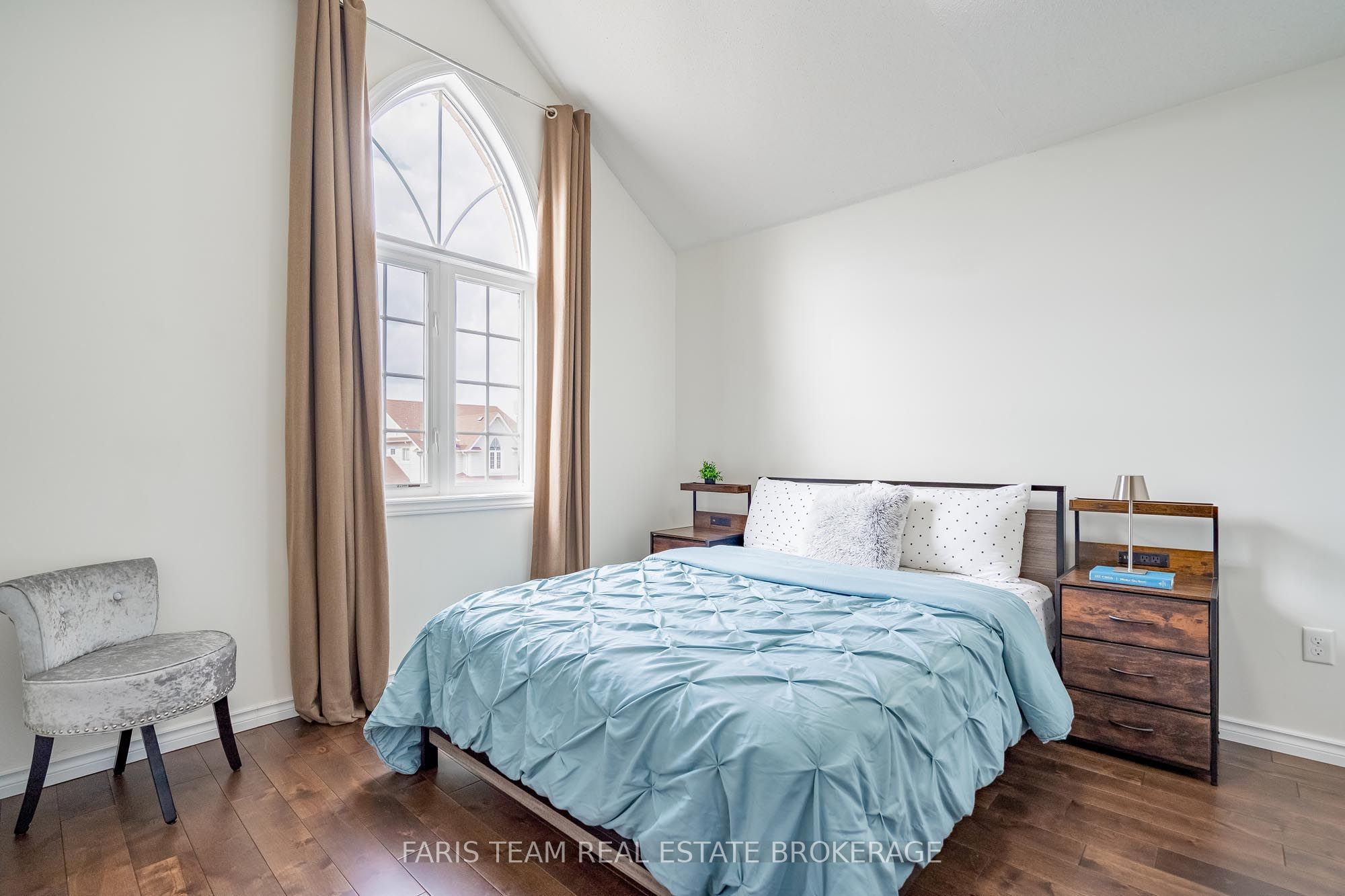31 The Queensway Property Photo 29