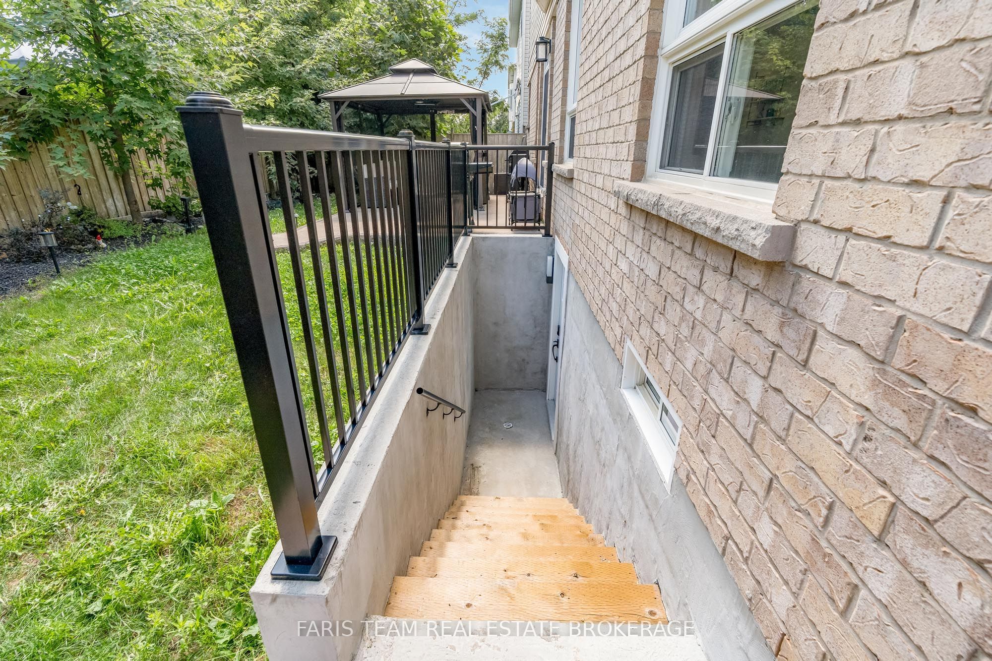 31 The Queensway Property Photo 44
