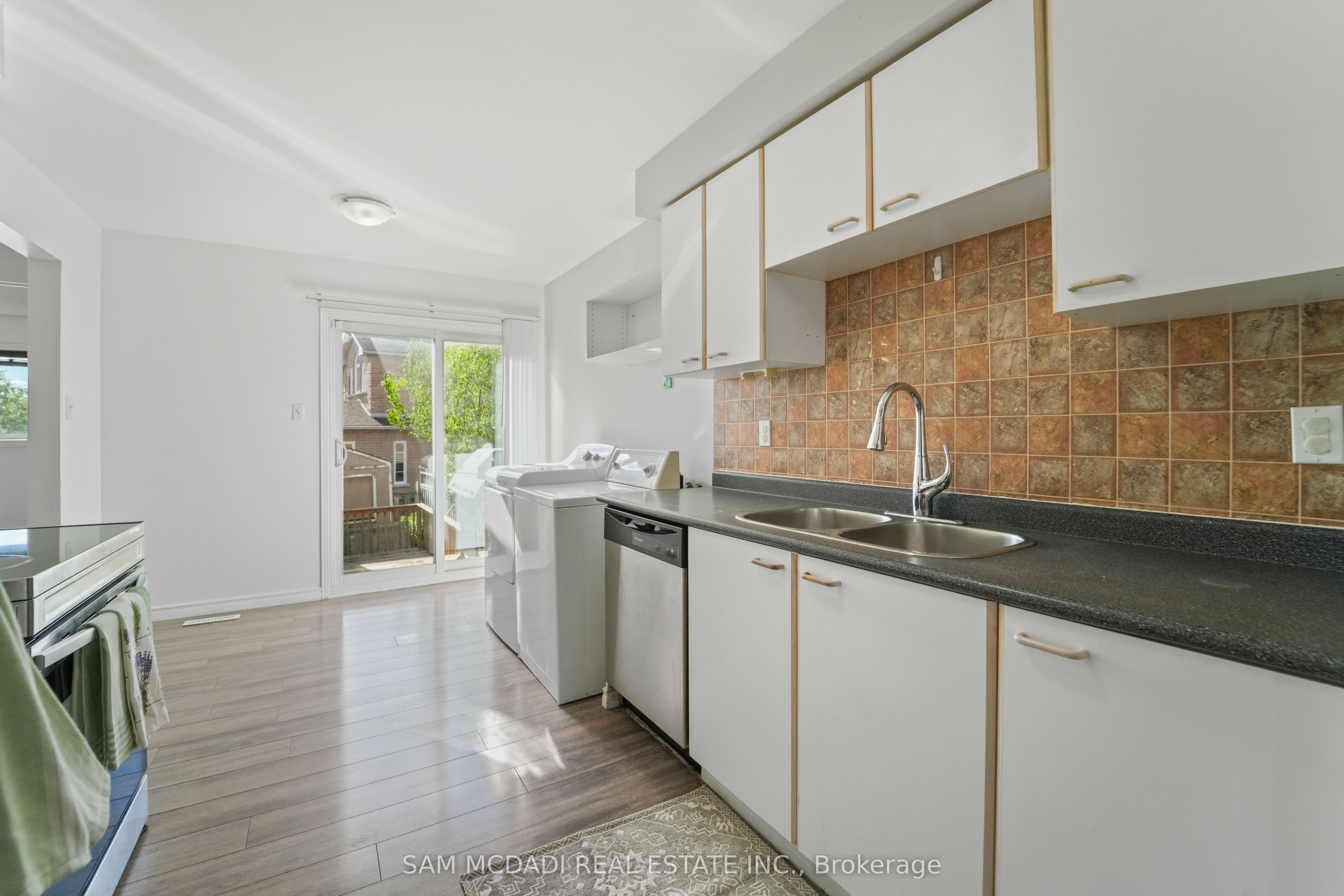 87 Rundle Crescent Property Photo 6