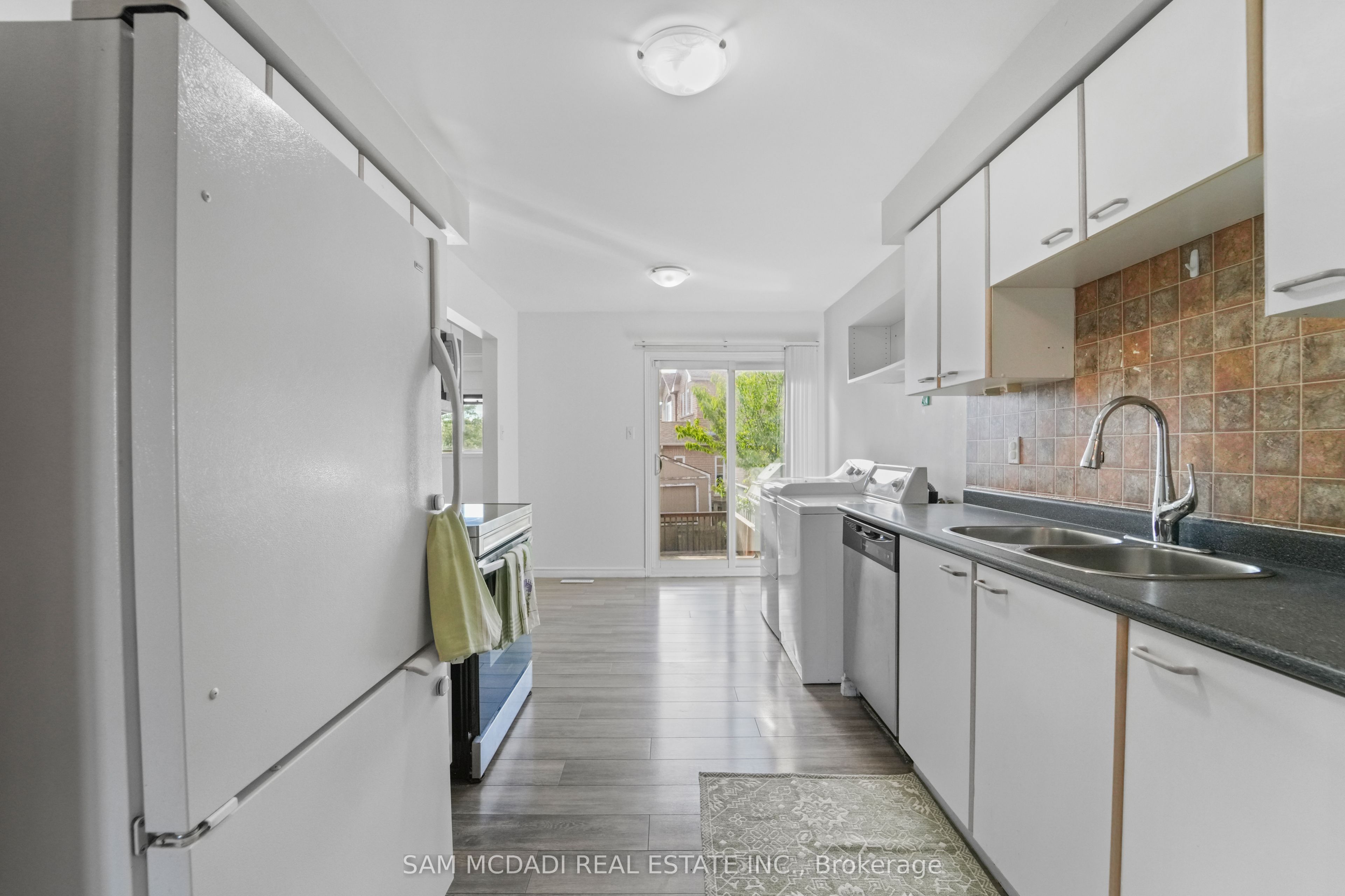 87 Rundle Crescent Property Photo 7