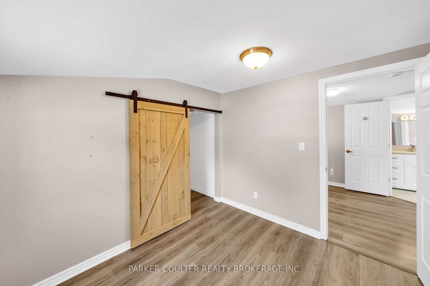 403a Forest Avenue S Property Photo 27