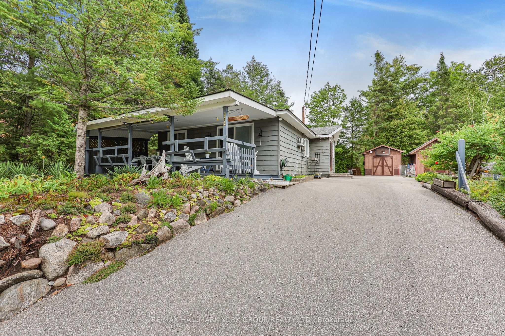 1085 River Road E Property Photo 2