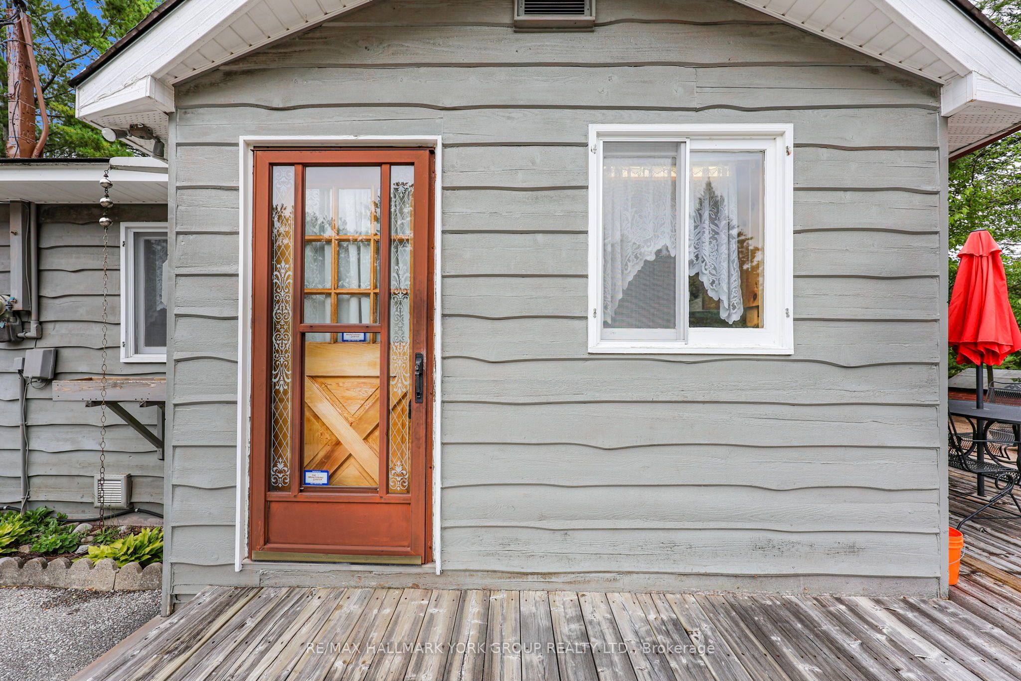 1085 River Road E Property Photo 5