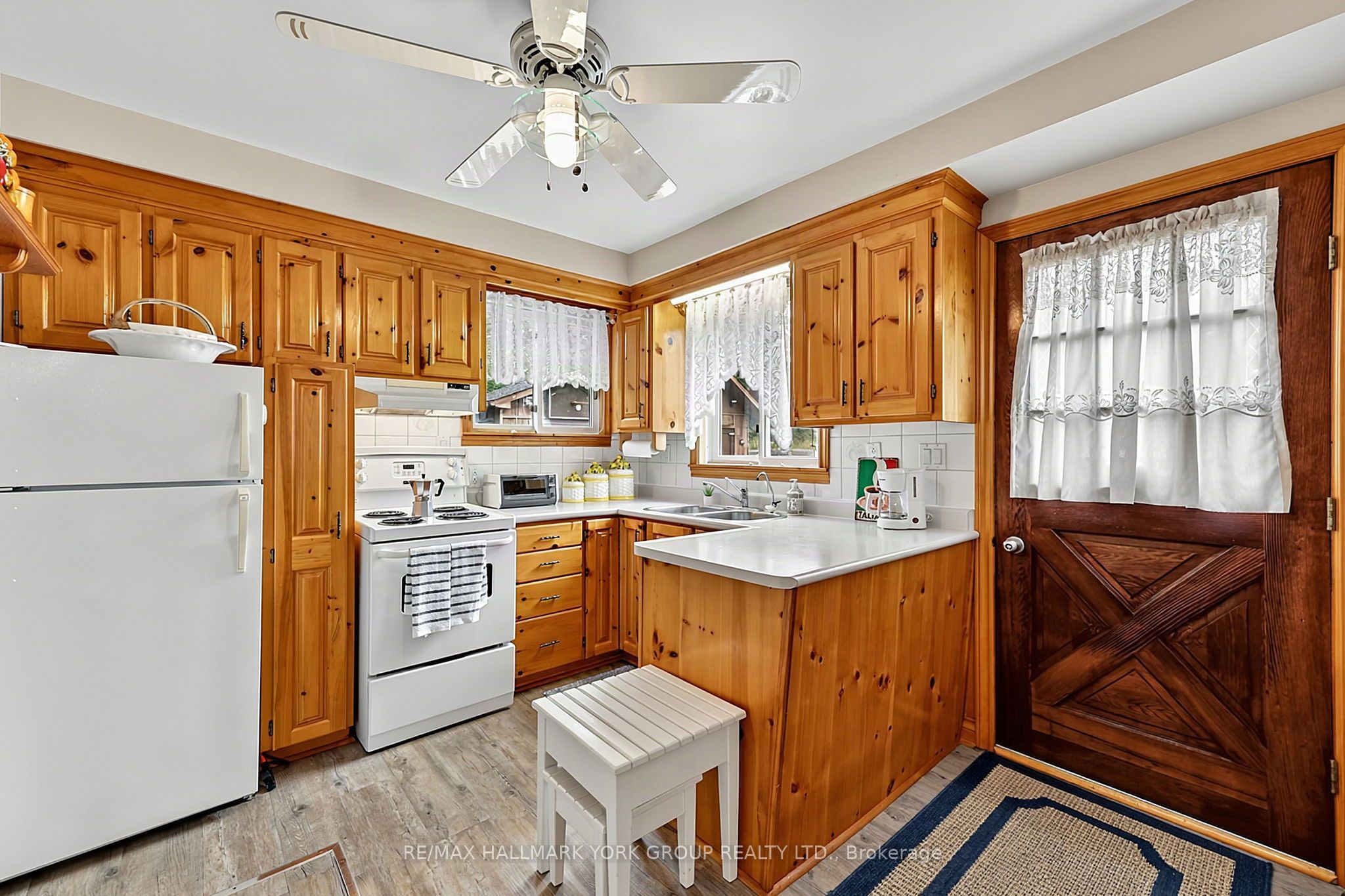 1085 River Road E Property Photo 7