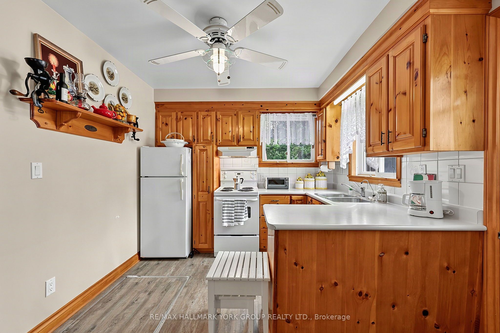 1085 River Road E Property Photo 8