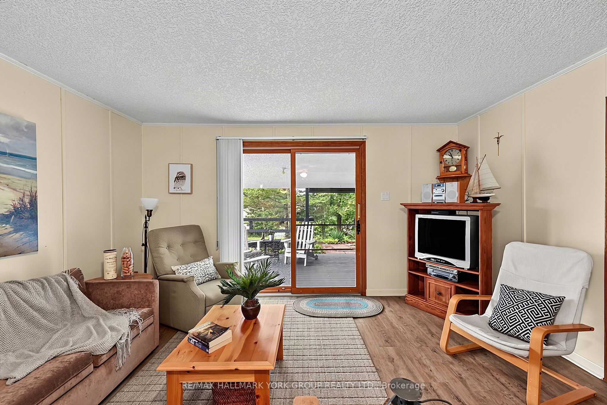 1085 River Road E Property Photo 17