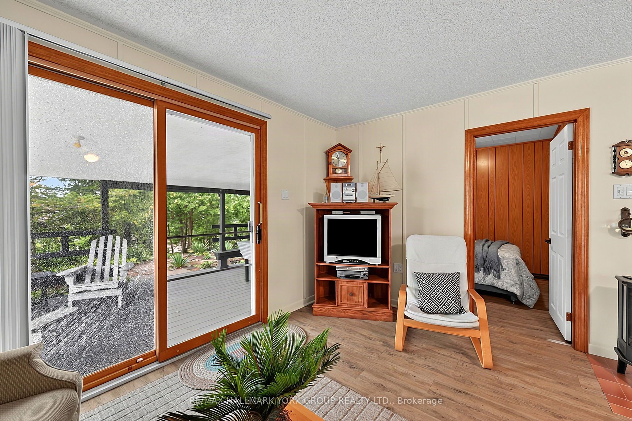1085 River Road E Property Photo 18