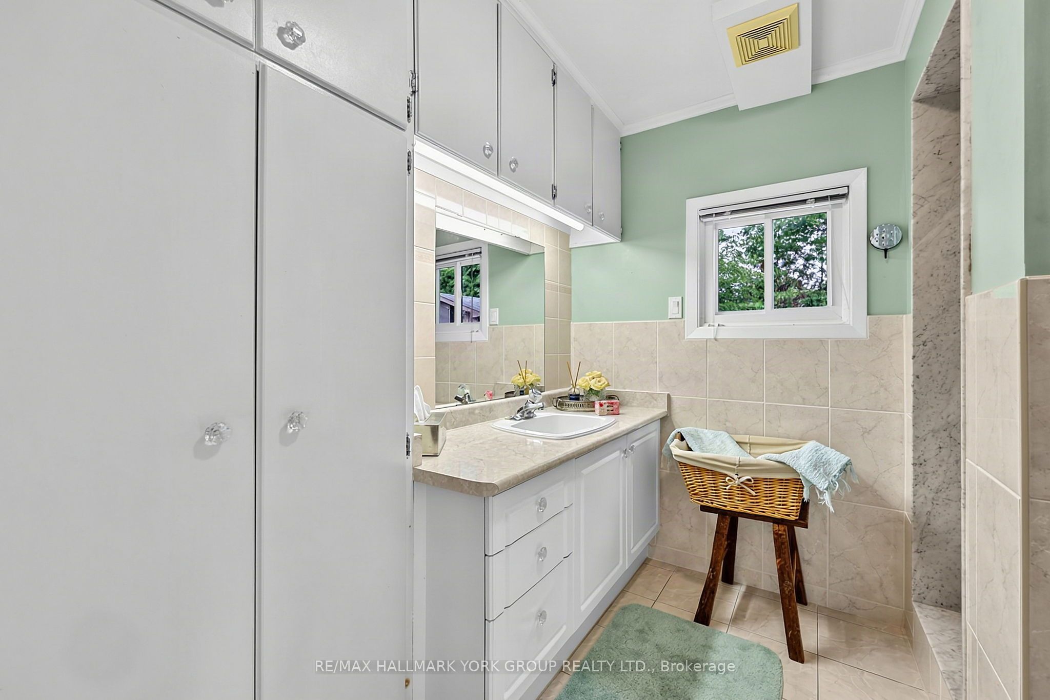 1085 River Road E Property Photo 24
