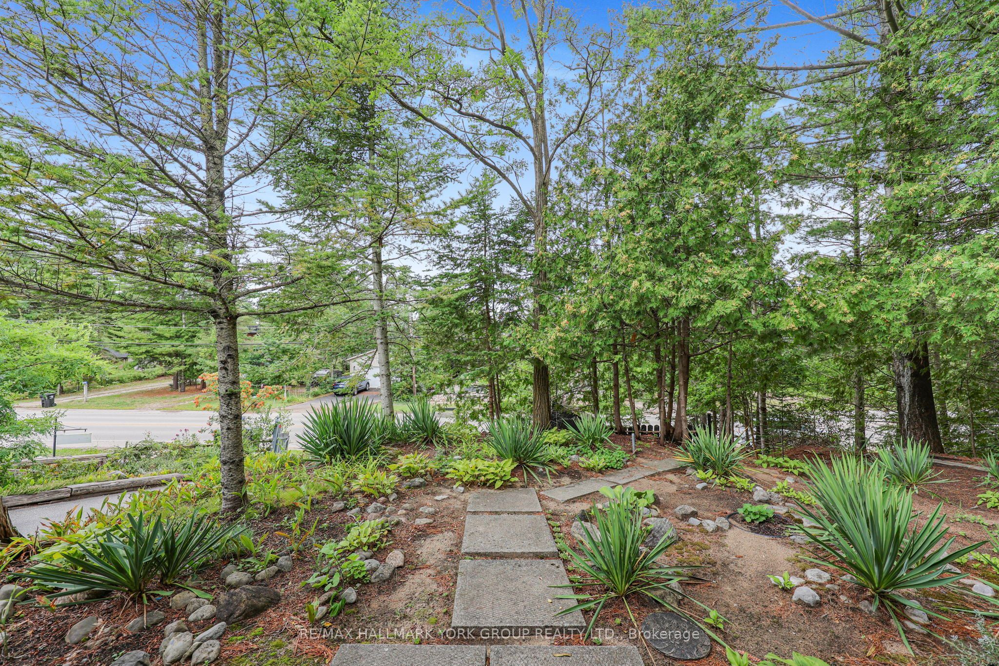1085 River Road E Property Photo 32