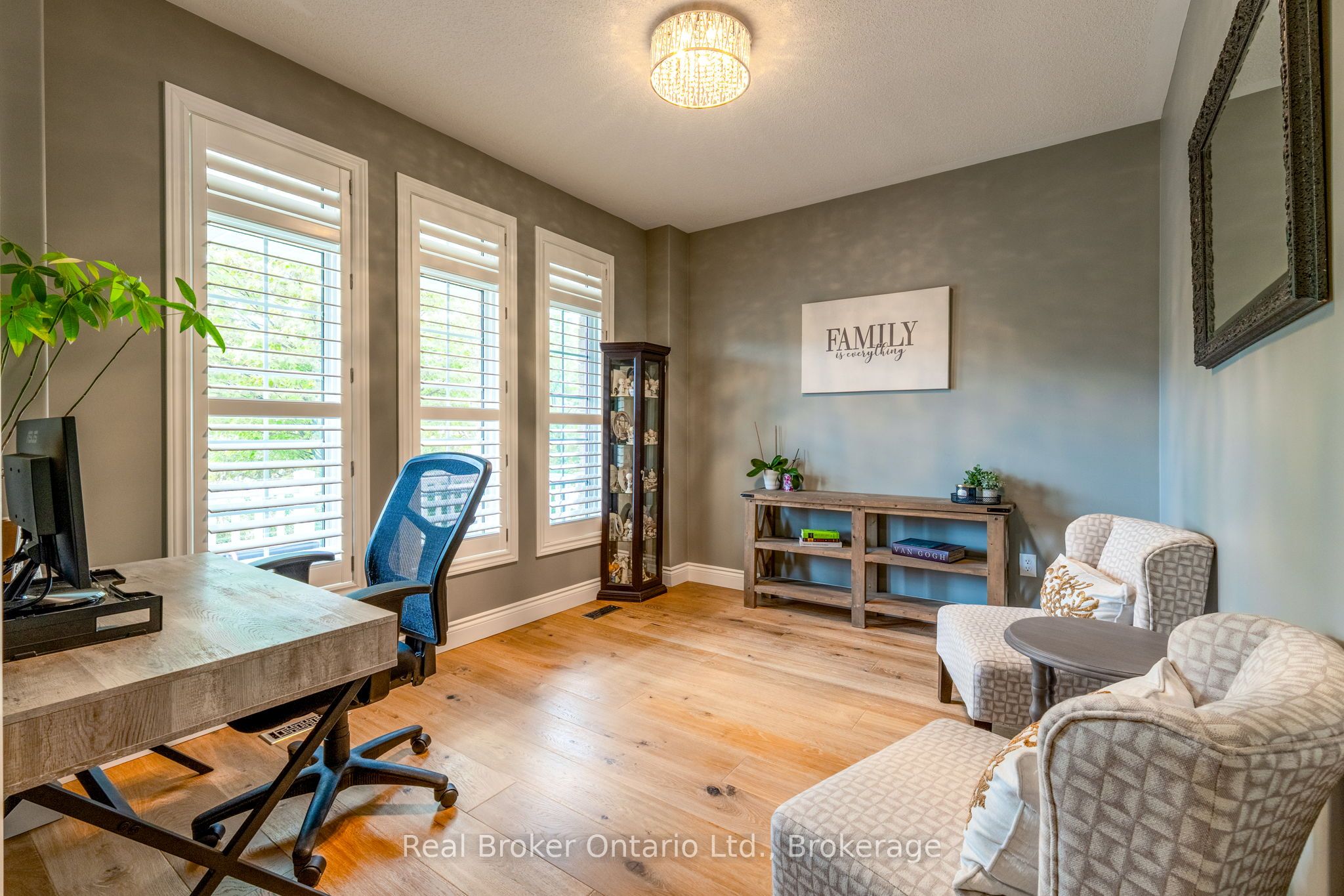 50 The Queensway Property Photo 4