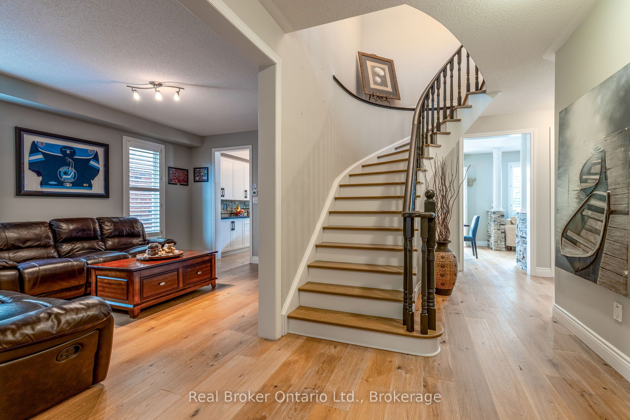 50 The Queensway Property Photo 6