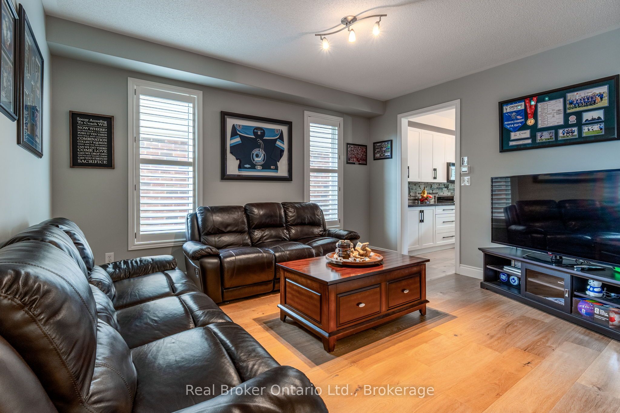 50 The Queensway Property Photo 7