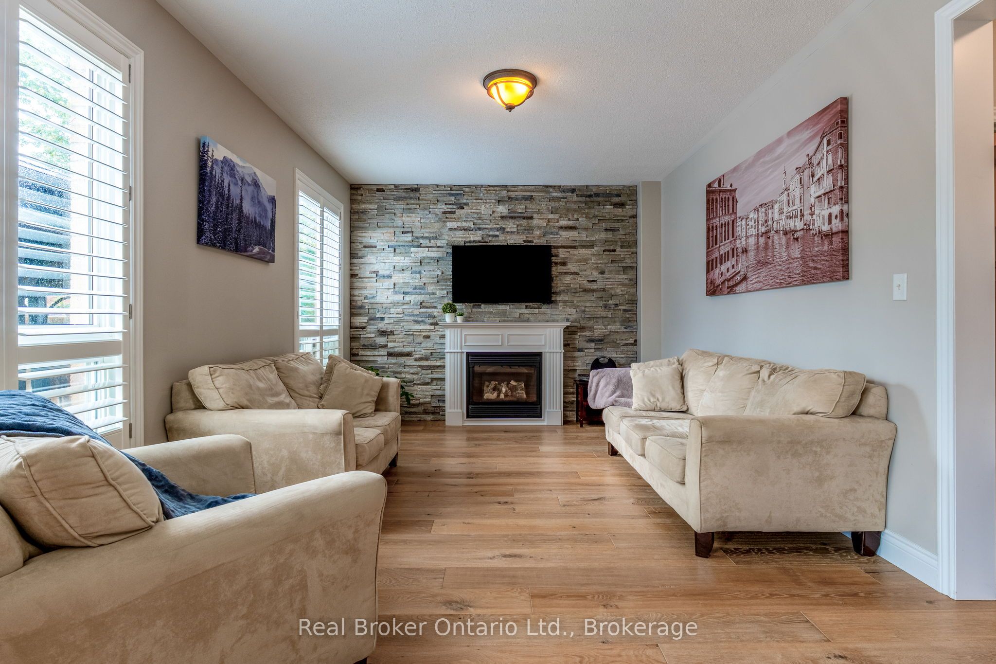 50 The Queensway Property Photo 10