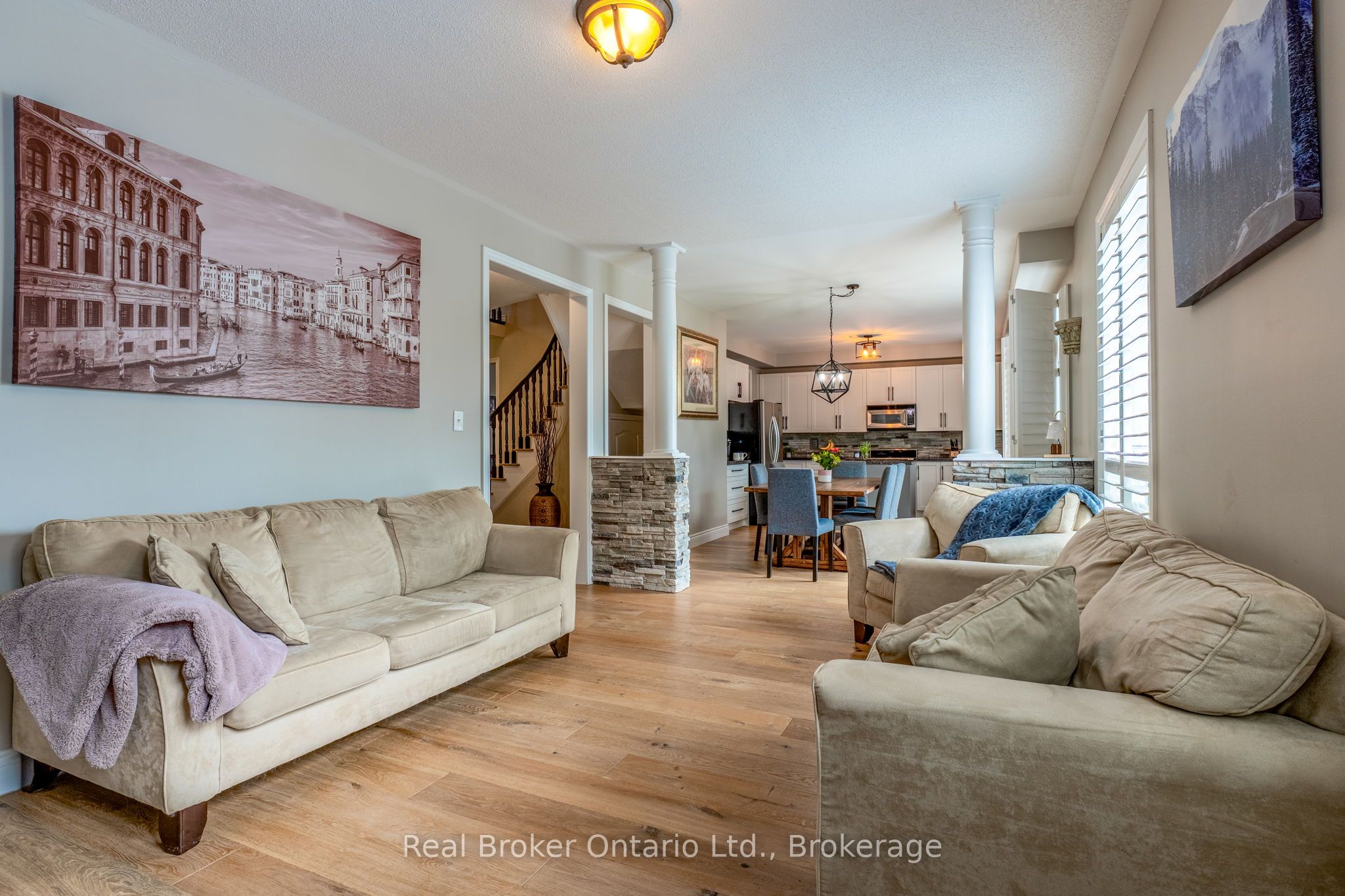 50 The Queensway Property Photo 11