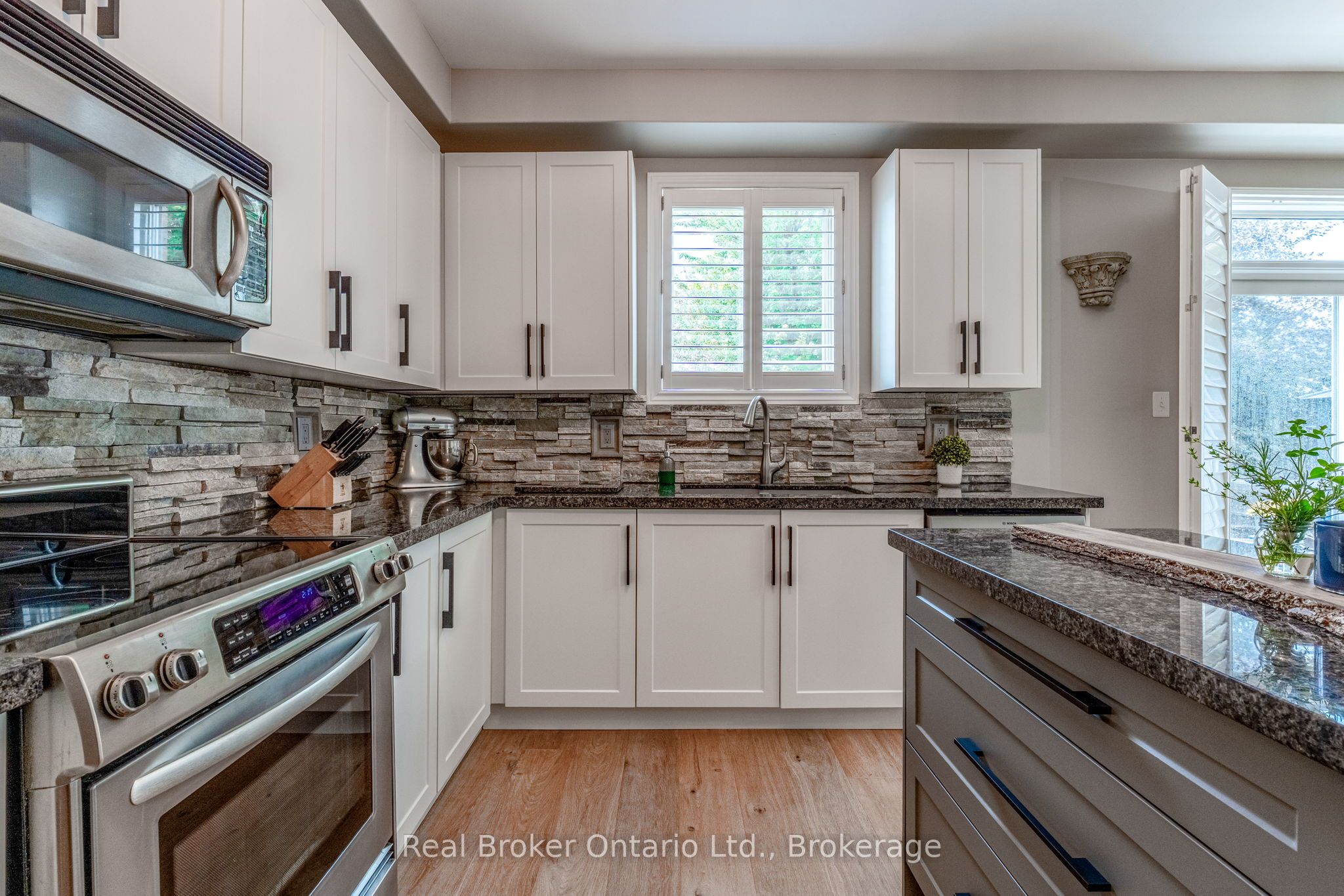 50 The Queensway Property Photo 17