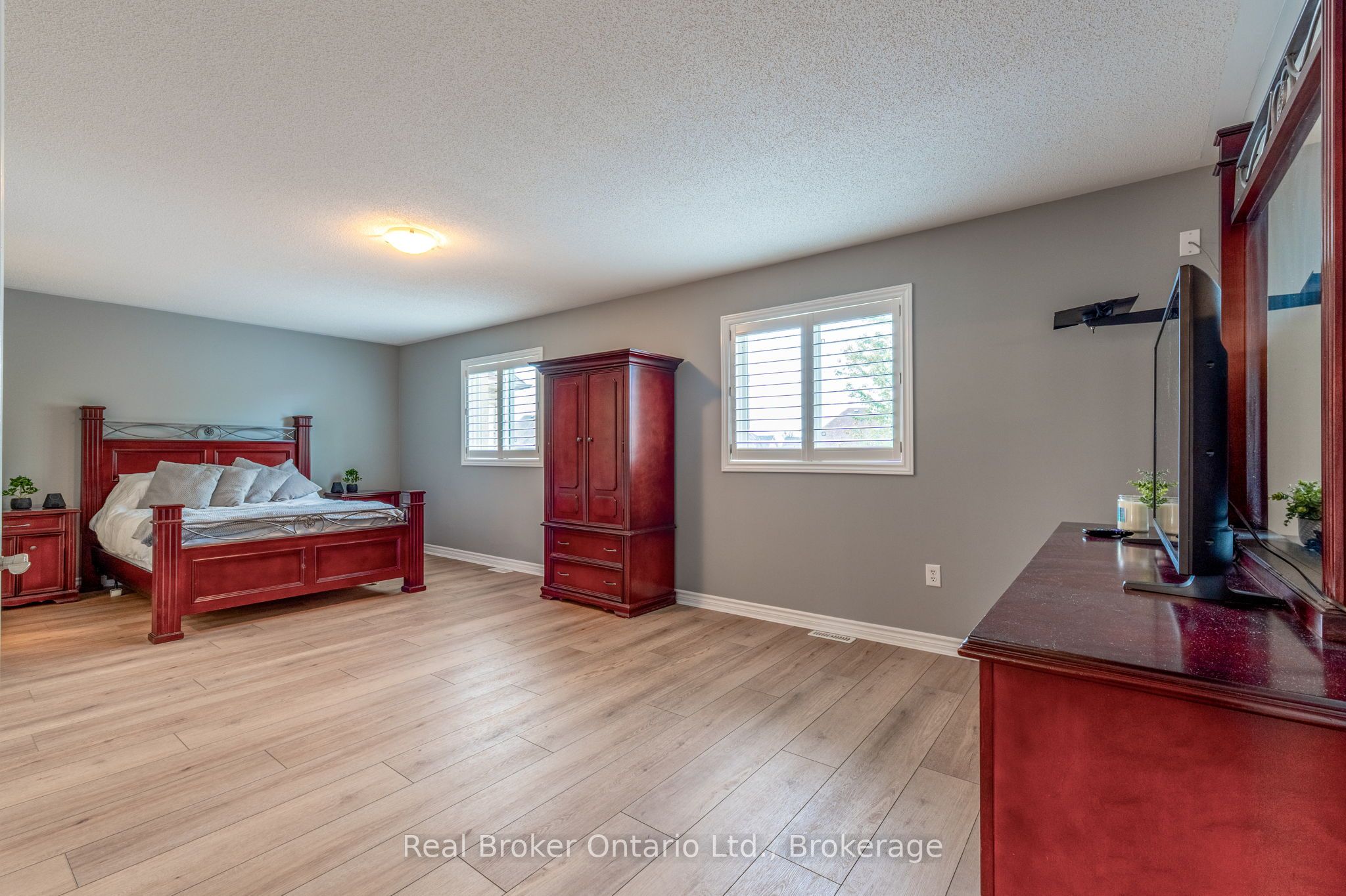 50 The Queensway Property Photo 18