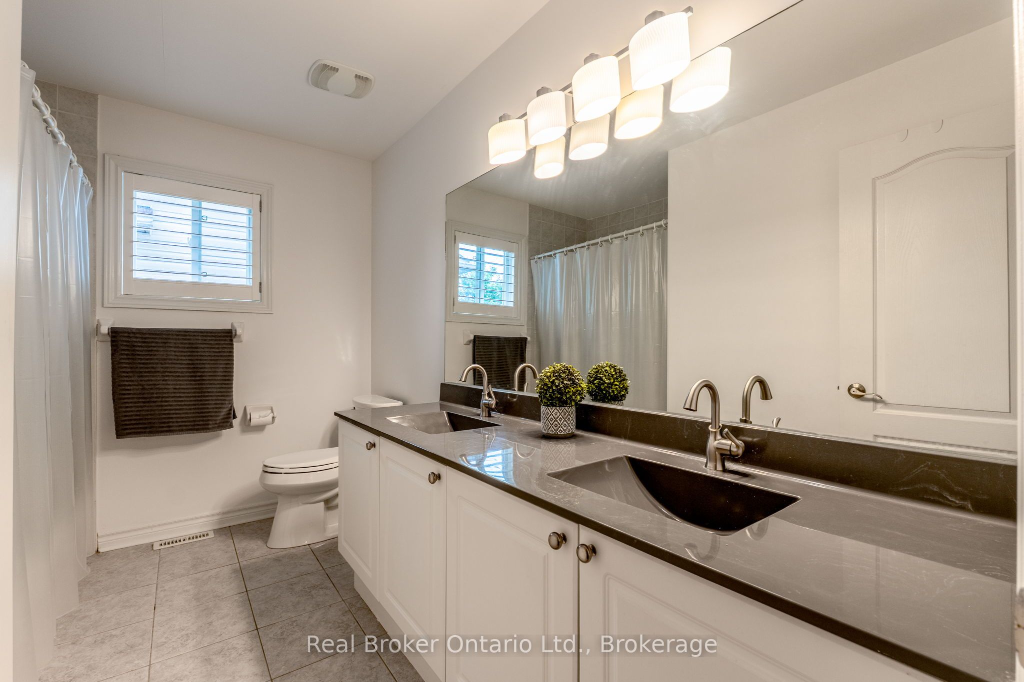 50 The Queensway Property Photo 25