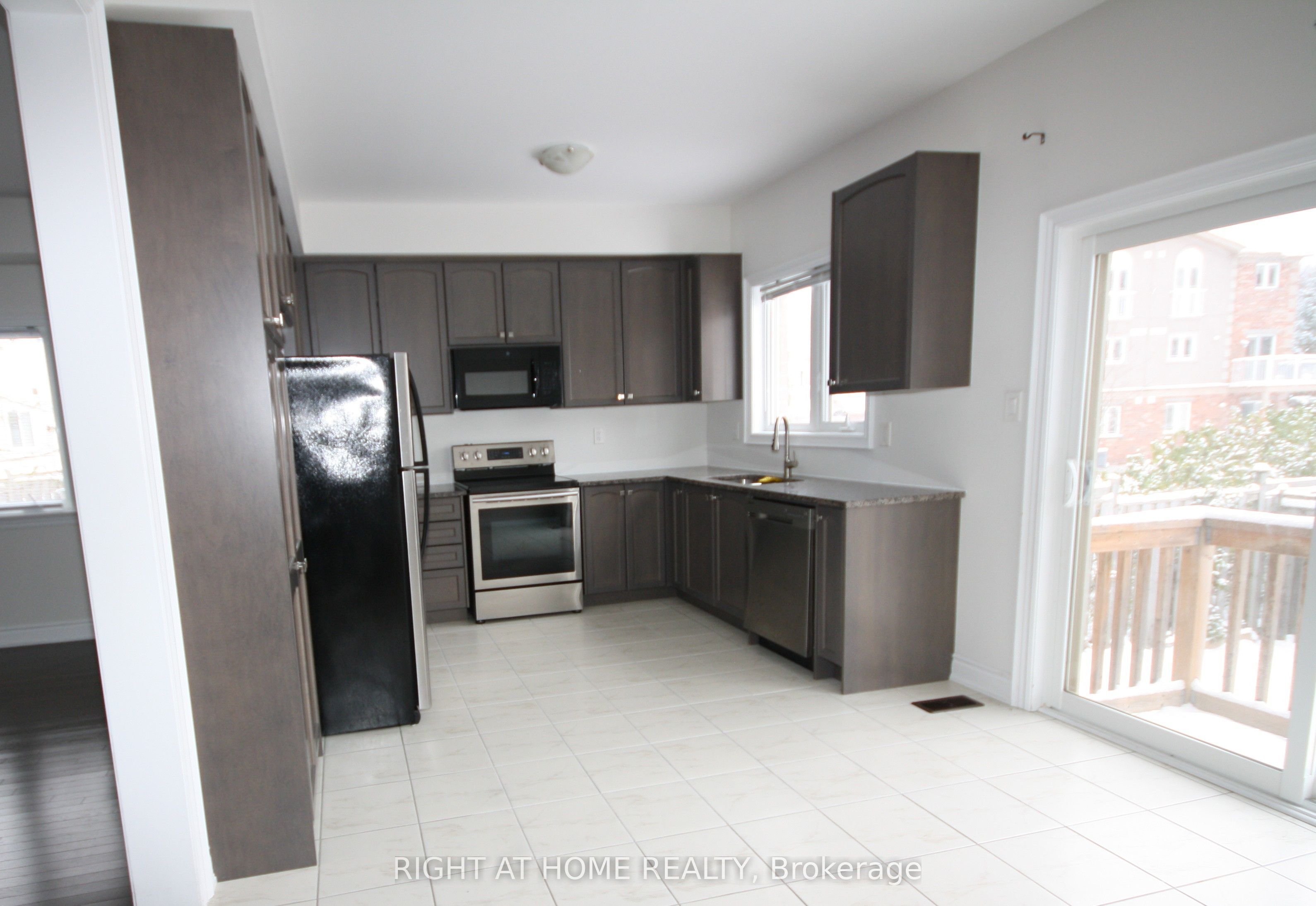 66 White Crescent Property Photo 8