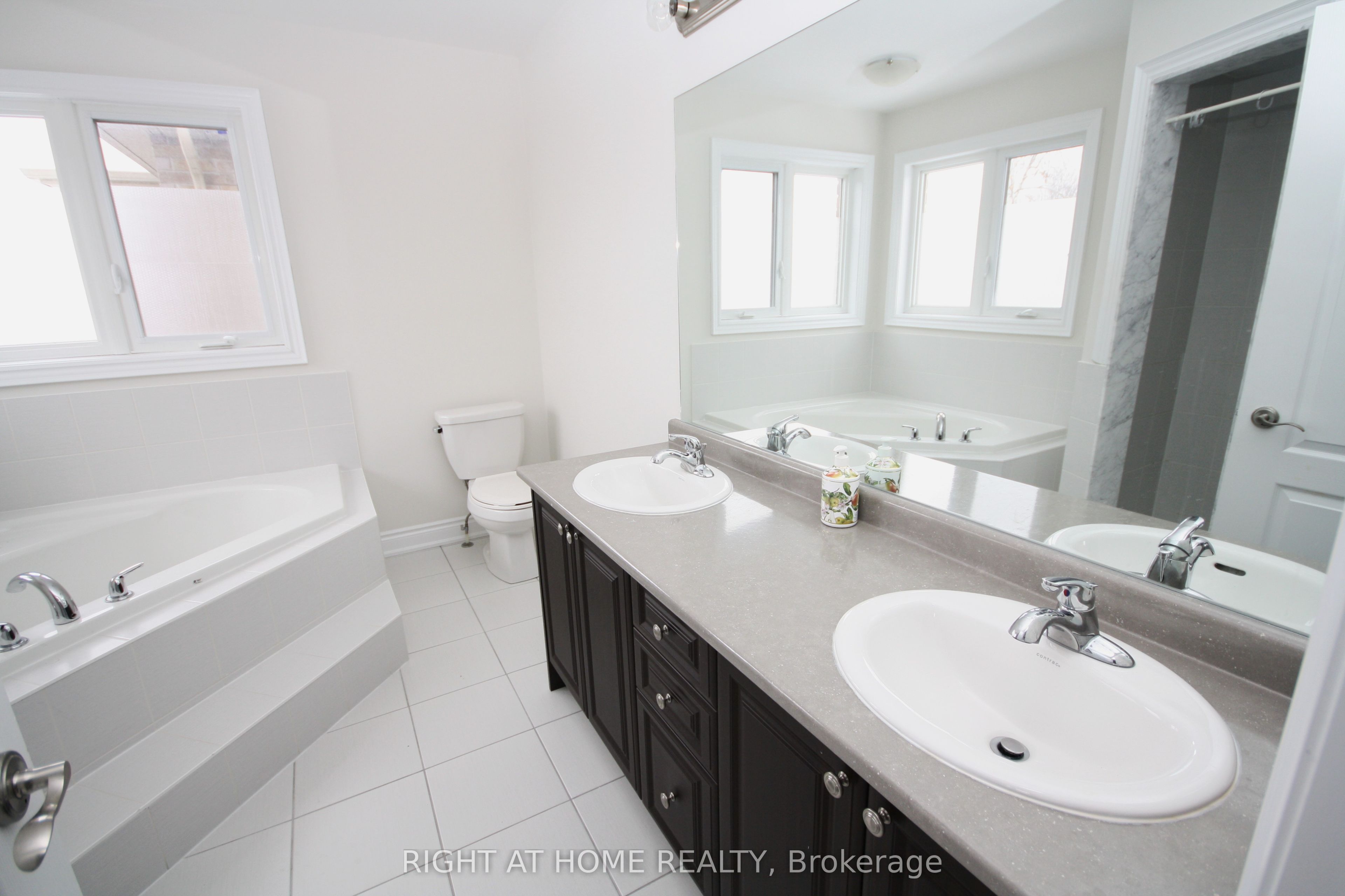66 White Crescent Property Photo 13