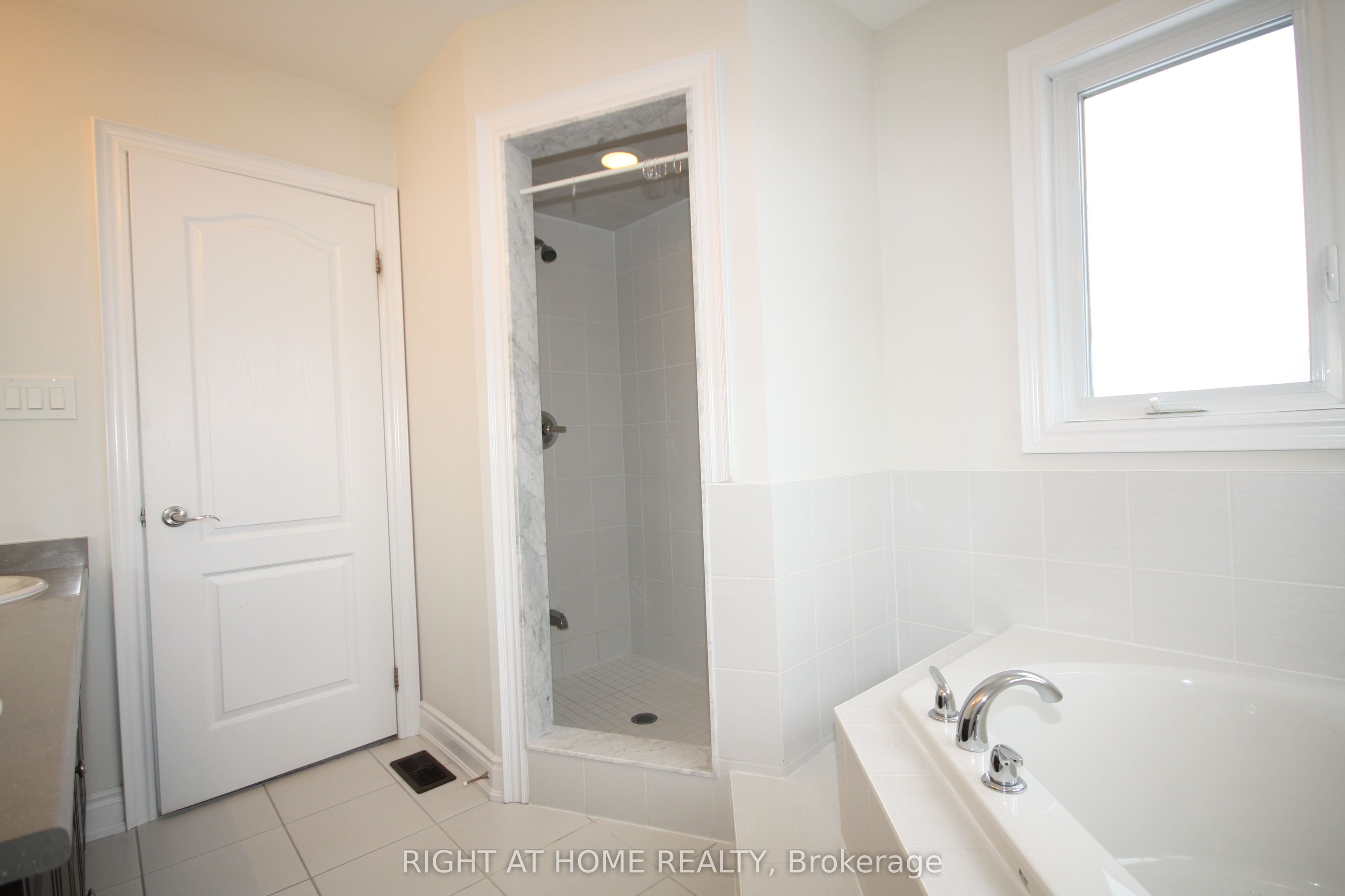 66 White Crescent Property Photo 14