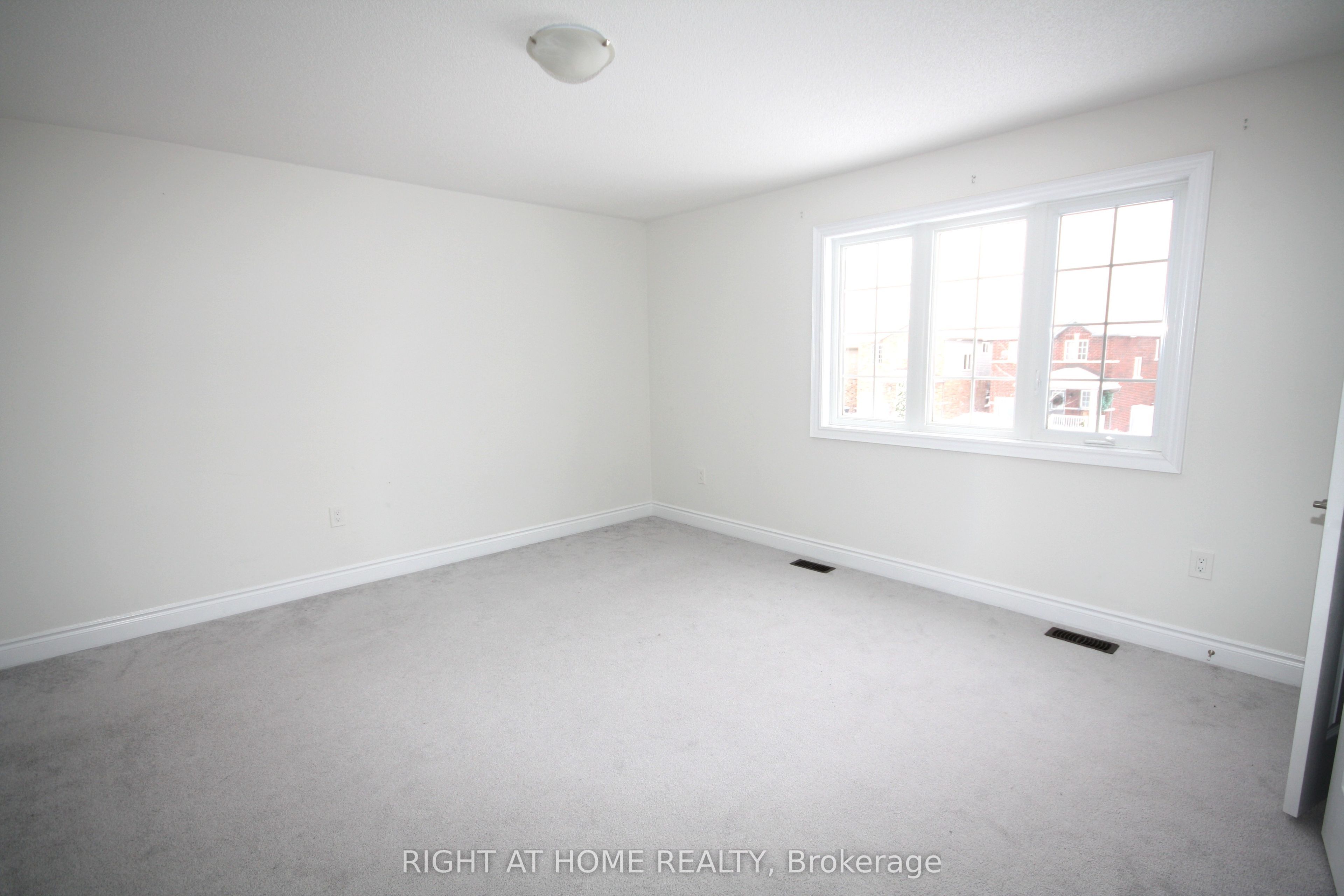 66 White Crescent Property Photo 24