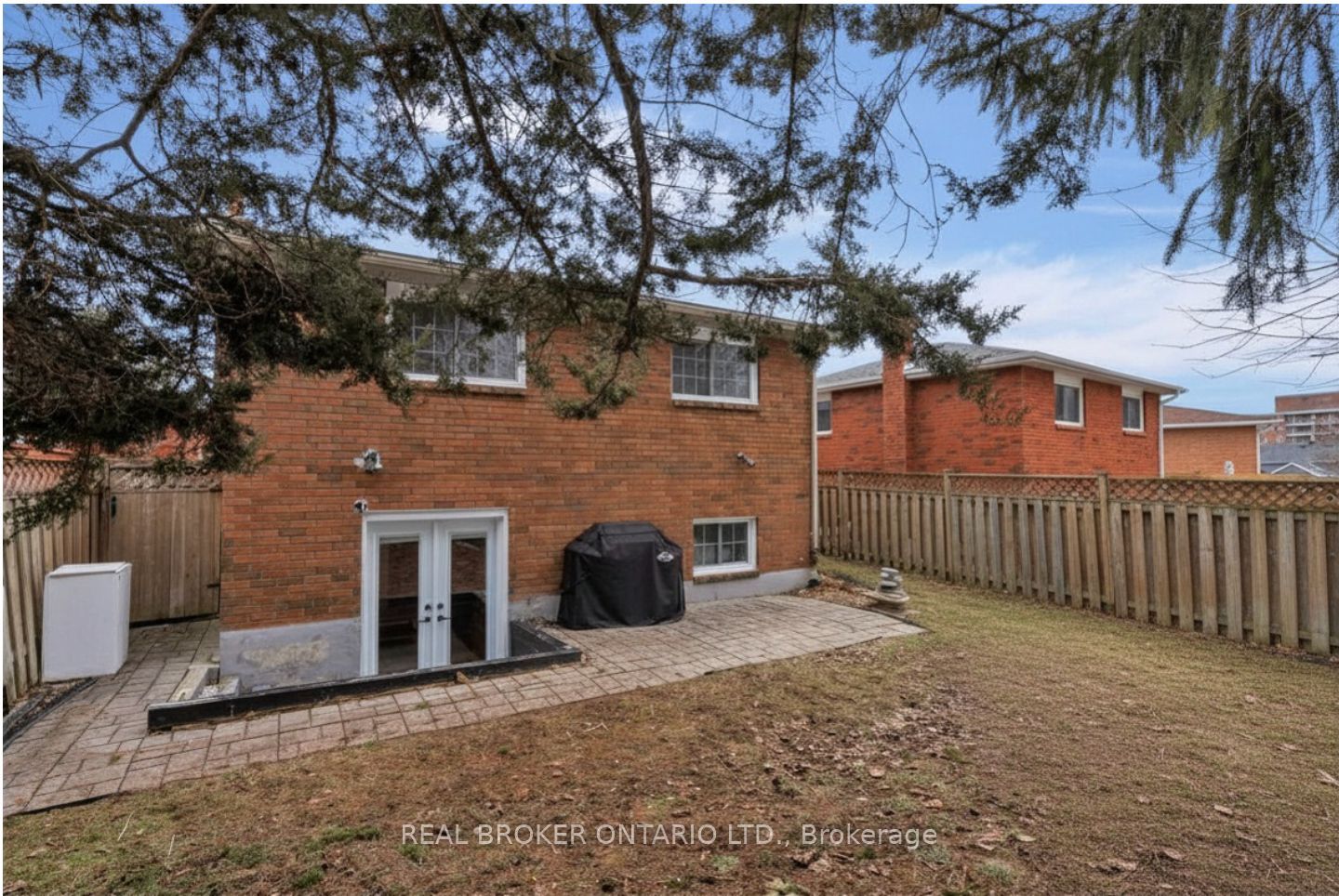 15 Buchanan Street Property Photo 45
