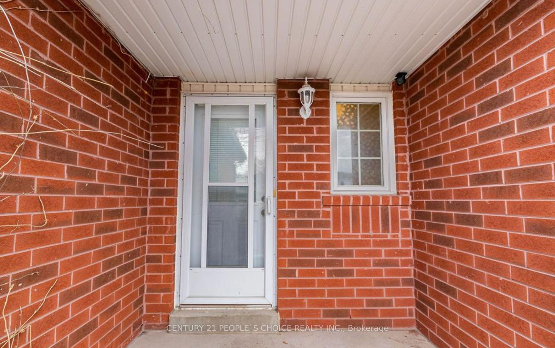 186 Pickett Crescent Property Photo 2