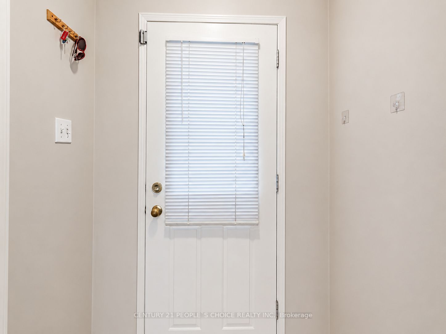 186 Pickett Crescent Property Photo 3
